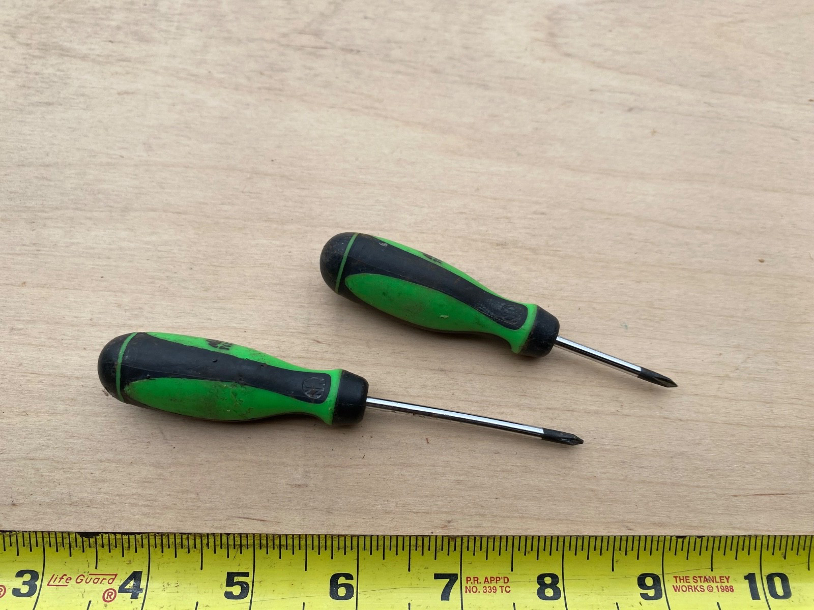 Mac Mini Phillips Screwdriver Set 2 pc Green Good Condition