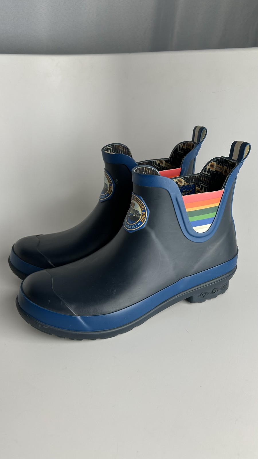 Pendleton Crater Lake National Park Shoes Size 9