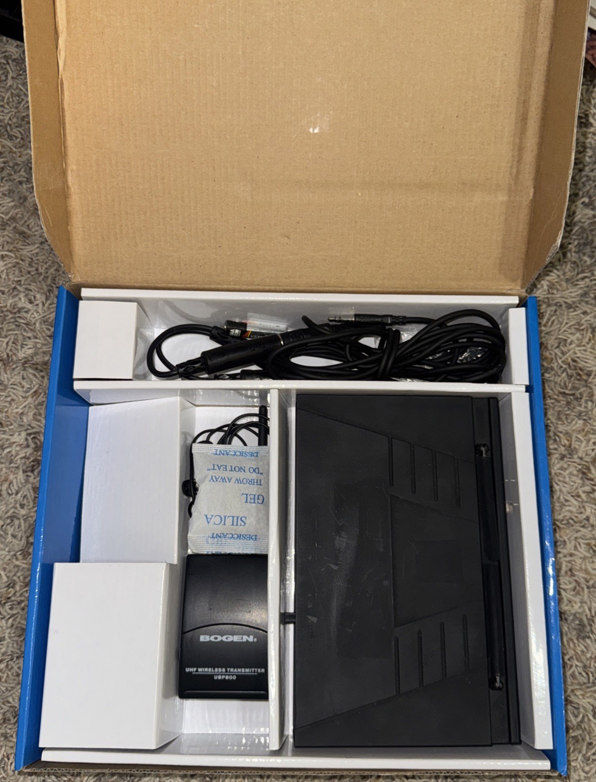 Wireless Microphone -Bogen 800 channel UHF Pll synthesized wireless system