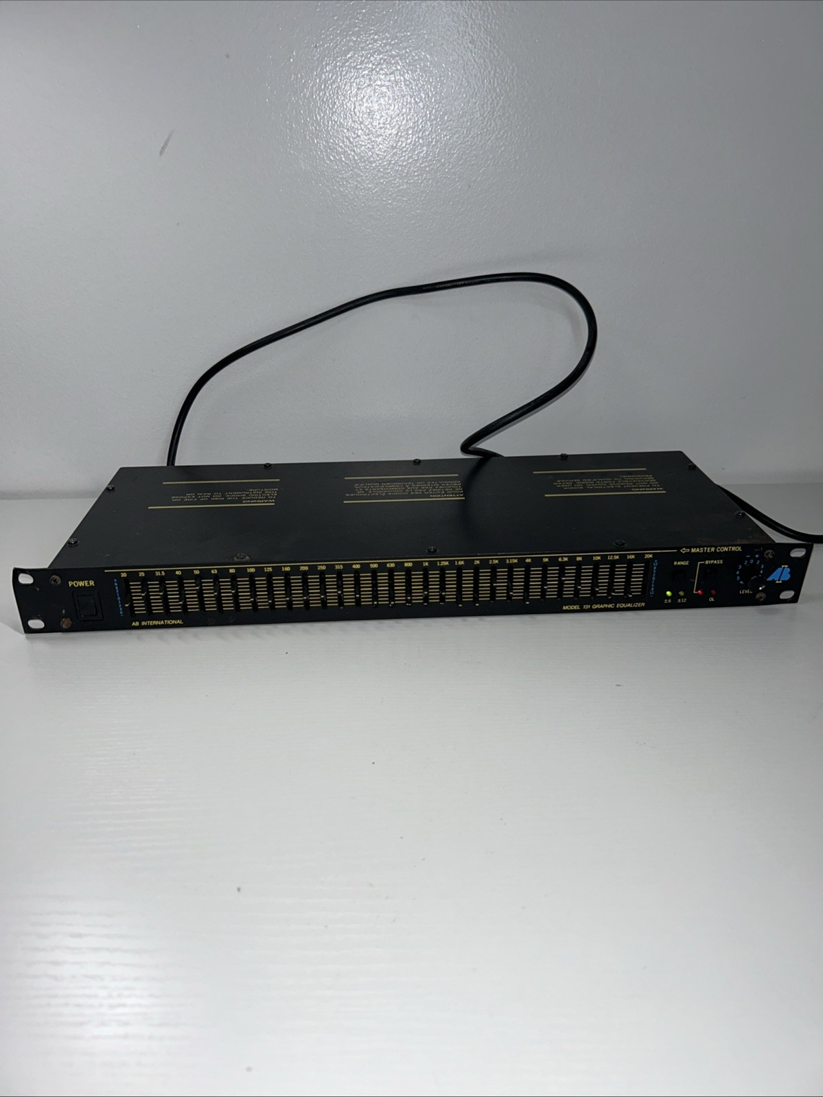 EUC AB INTERNATIONAL MODEL 131 RACK GRAPHIC EQUALIZER,  READ