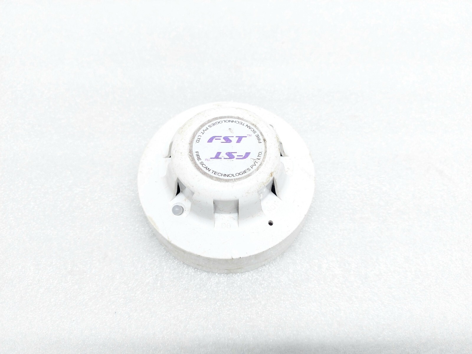 565 PTICAL SMOKE DETECTOR FIRE SCAN TECHNOLOGIES USED FST INDIA 9 TO 33V DC 565