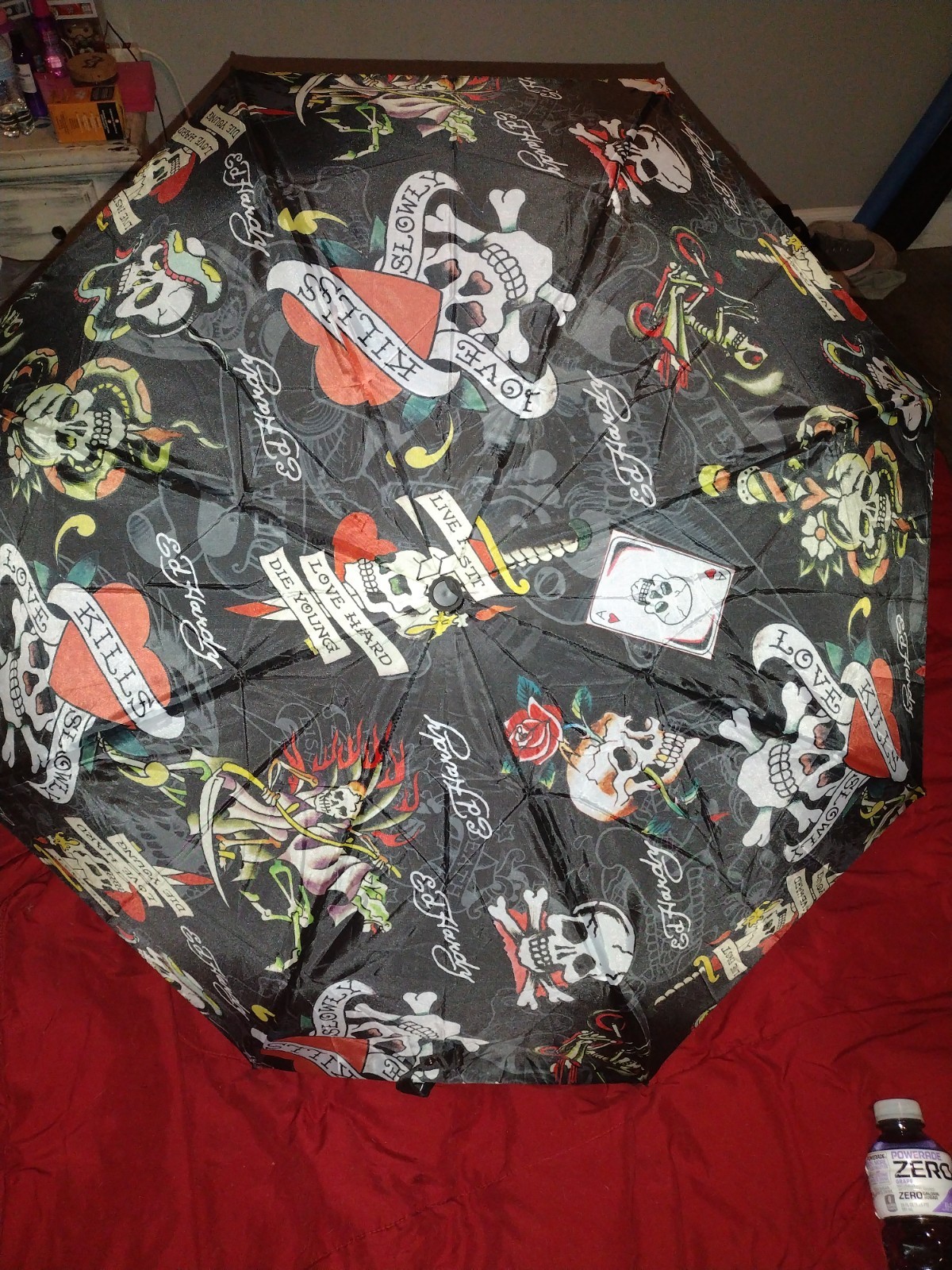 ED HARDY COMPACT UMBRELLA LOVE KILL AUTO OPEN & CLOSE RUBBERIZED HANDLE NWT