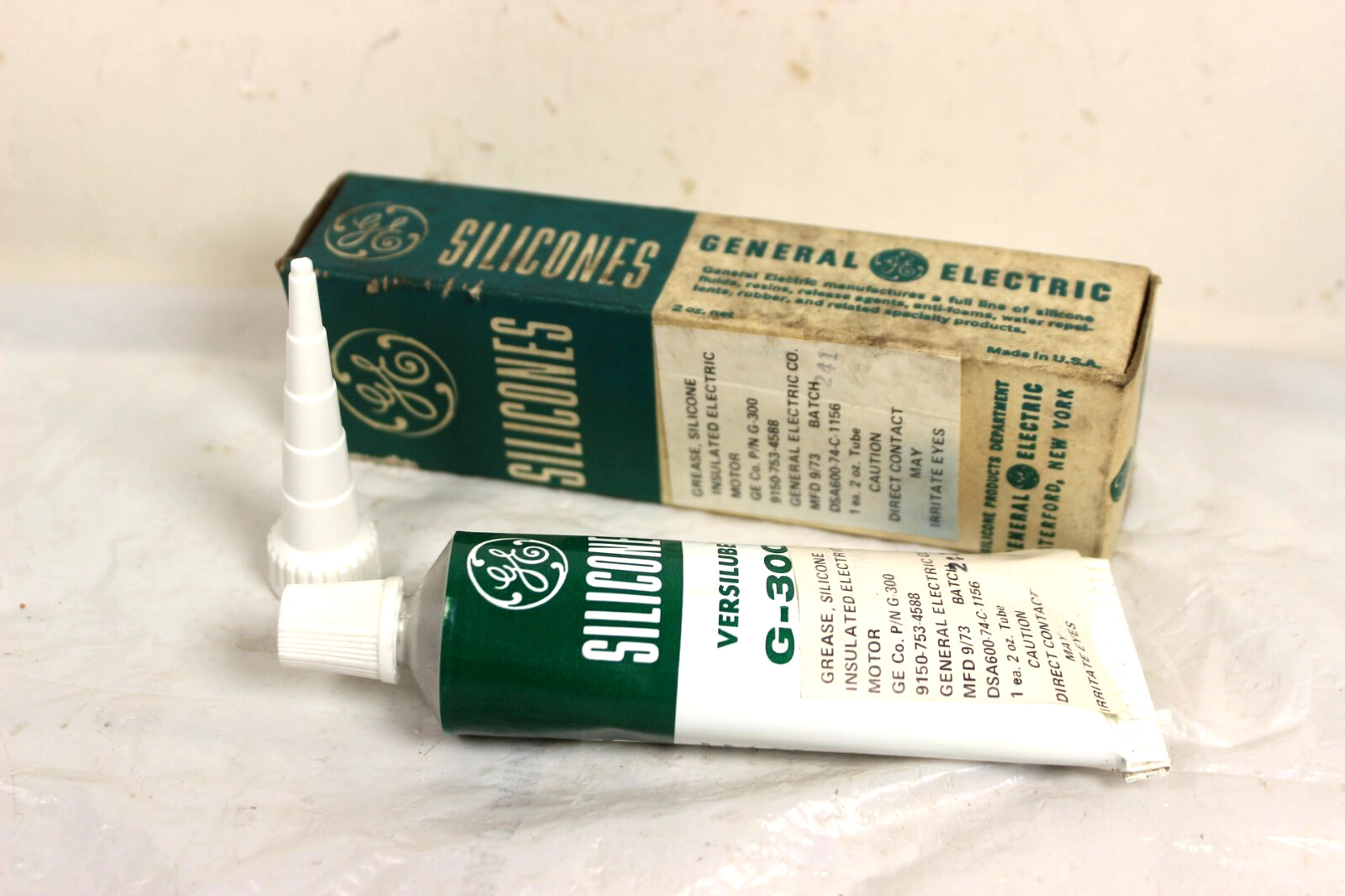 GE SILICONES G-300 SILICONE INSULATED ELECTRIC MOTOR GREASE HEAT SINK - NOS