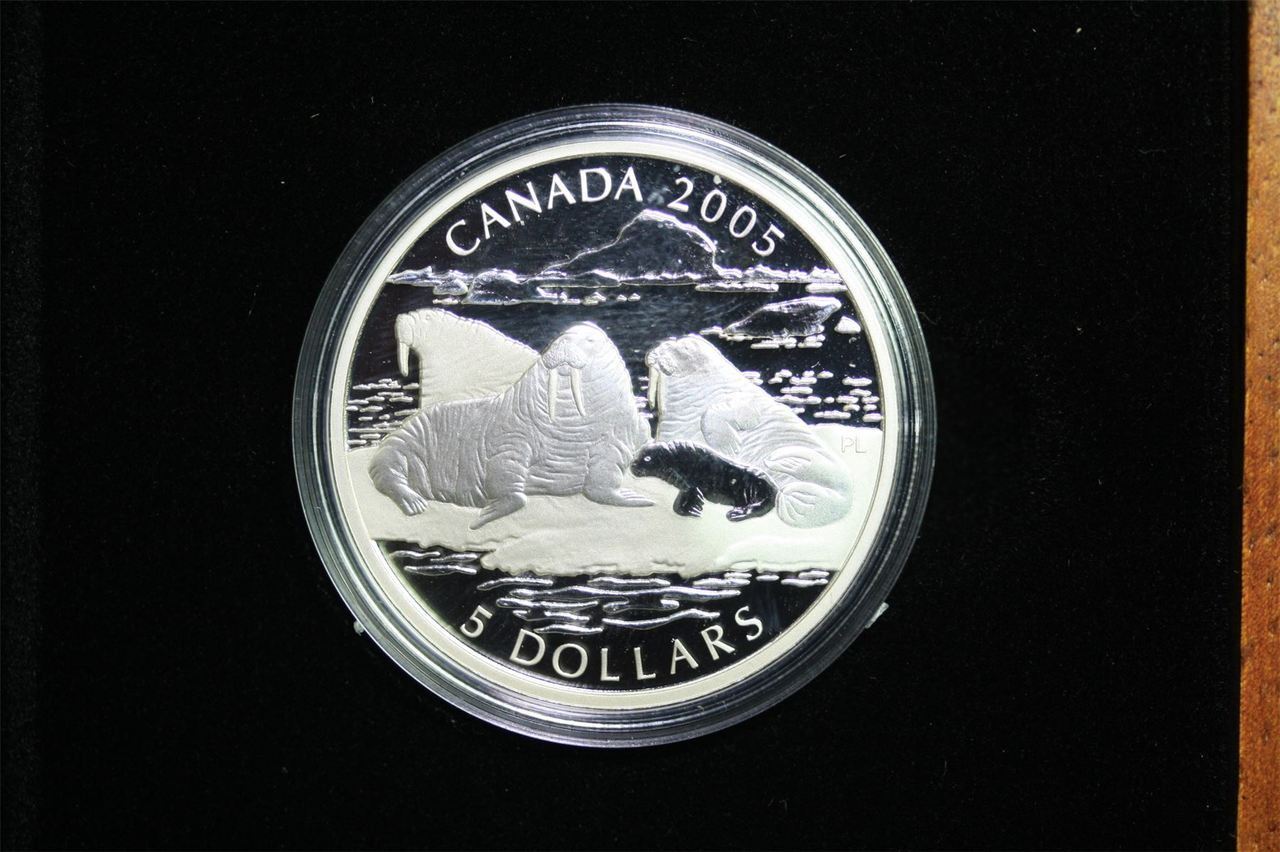 2005 $5 CANADA 1 oz SILVER "WALRUS & CALF" COIN & STAMP SET