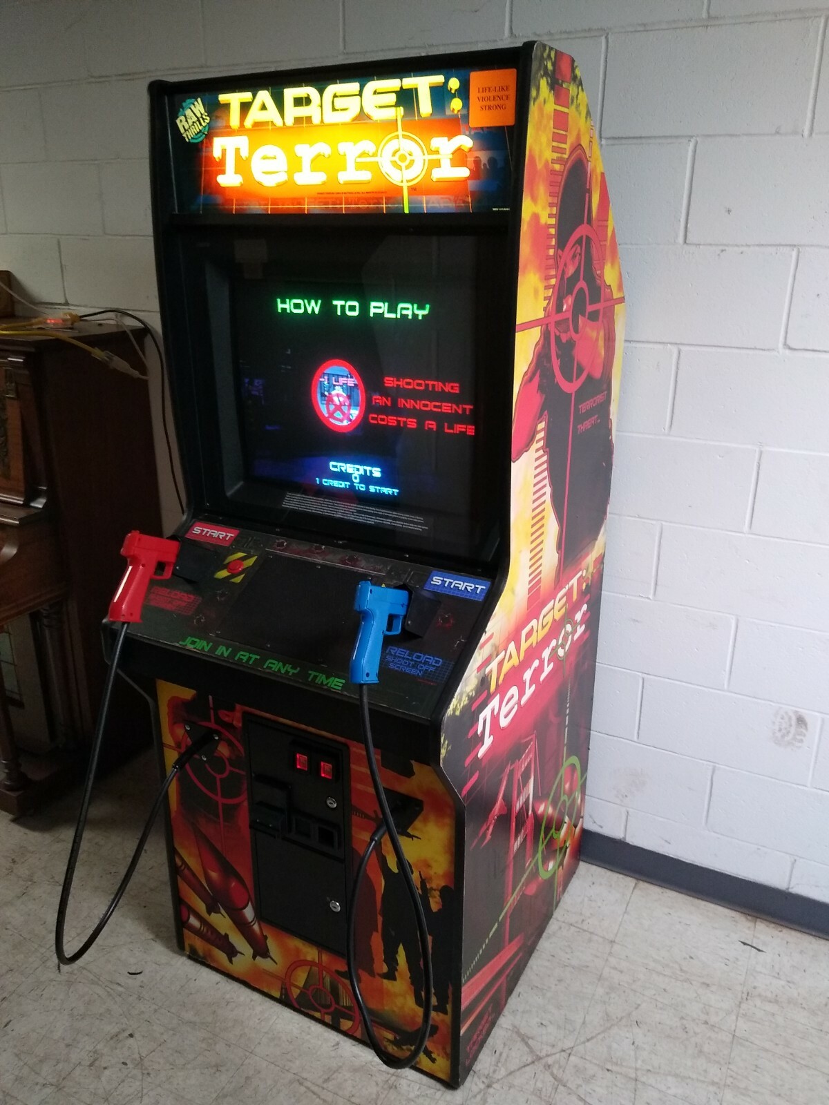 NICE 2004 Raw Thrills TARGET TERROR shooting video arcade game - FREE SHIPPING