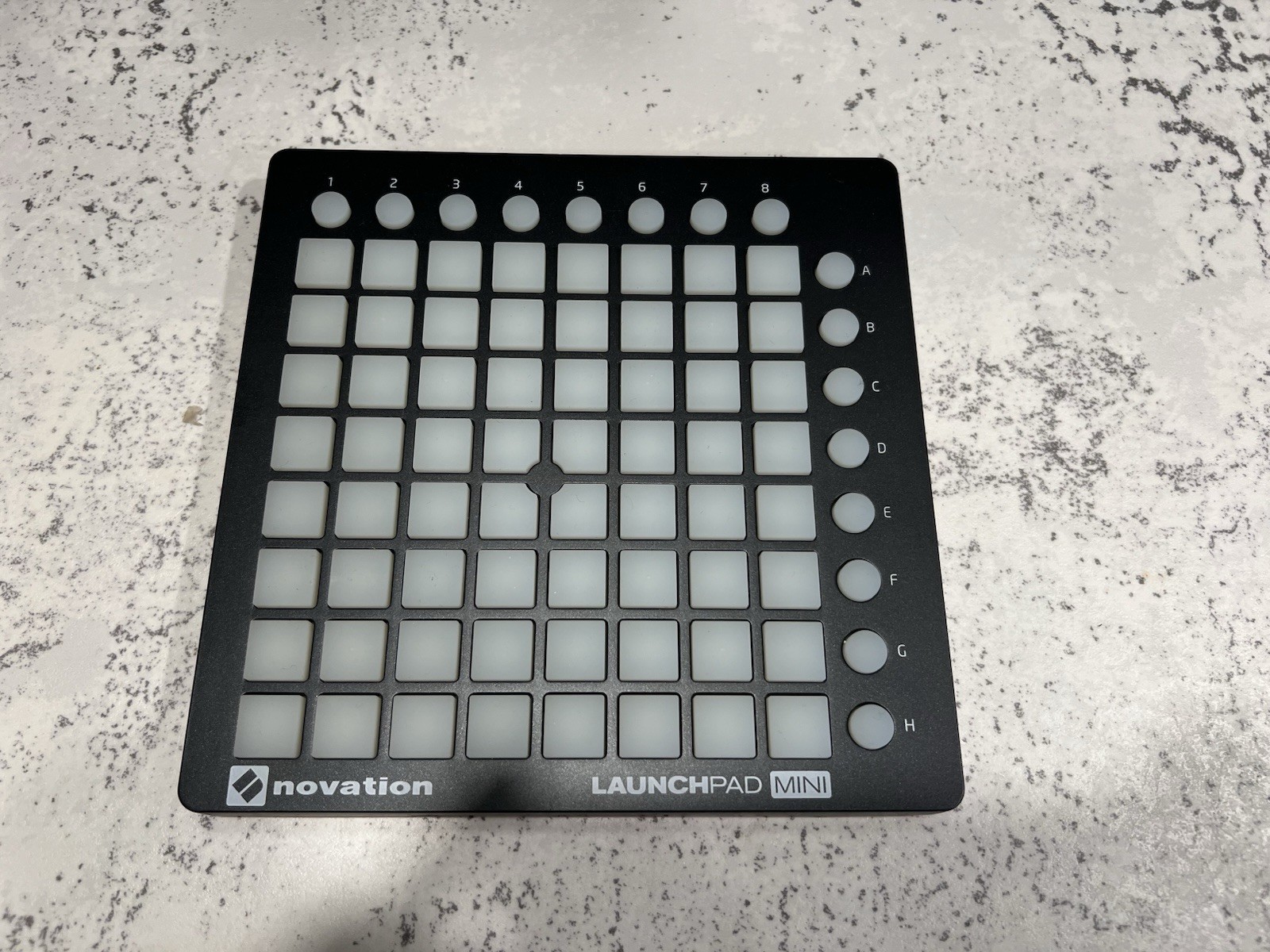 Novation Launchpad Mini 64-Key Control Surface MIDI Controller w/ Orange USB Ca…