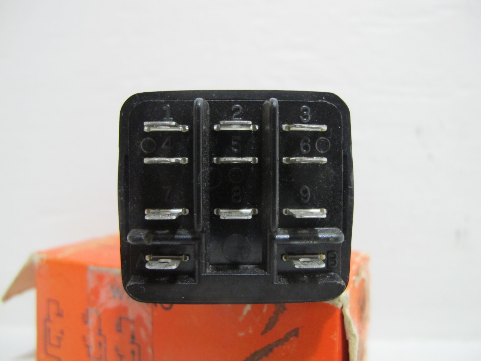 NEW ISSC 1019-100-4-2 Delay Relay Industrial Solid State Controls 101910042