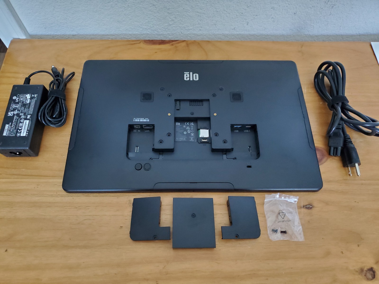 ELO 15" I-Series 4.0 AiO Android 12 Touchscreen Tablet Computer - E792461