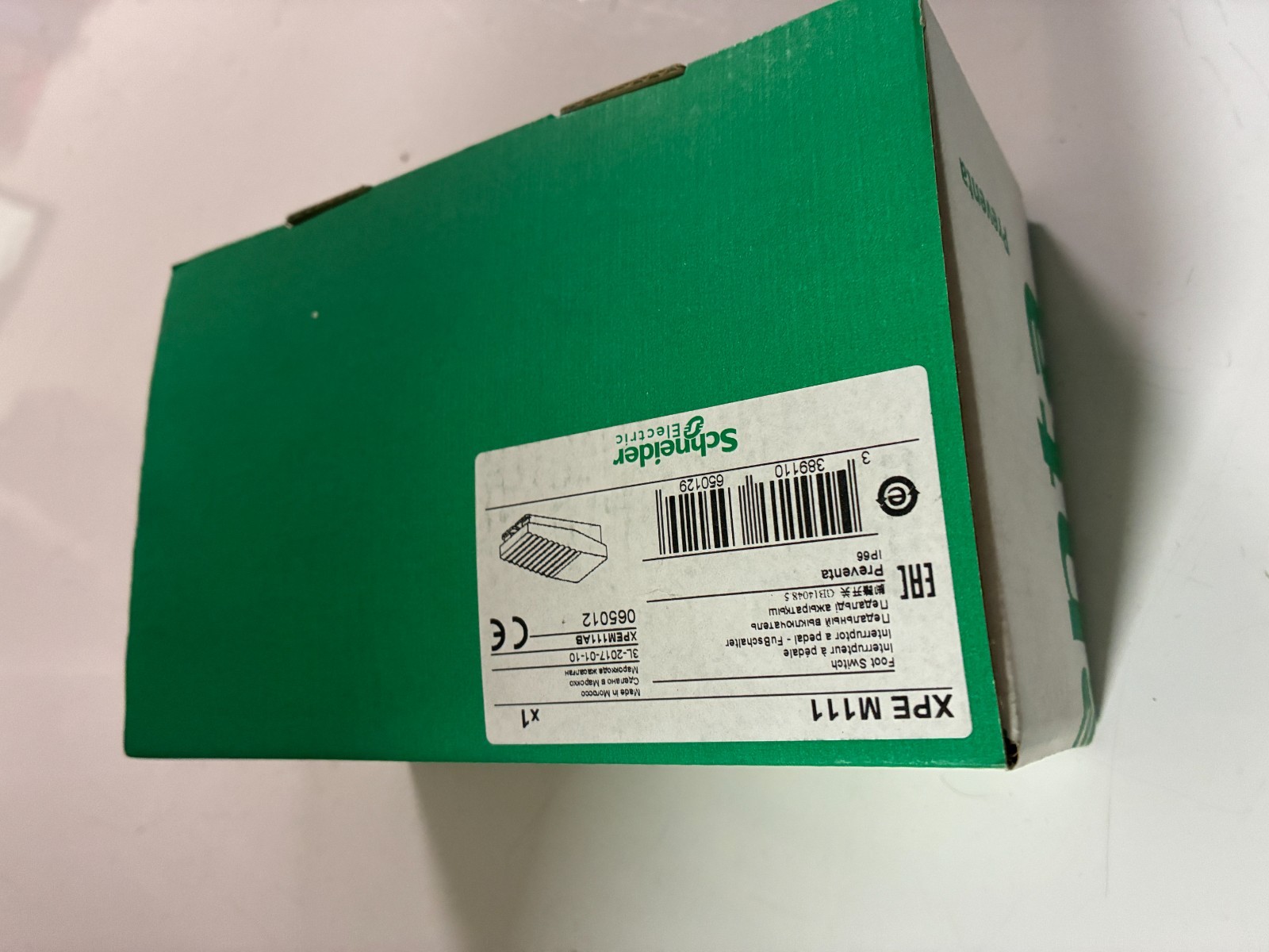 New Sealed XPE-M111 Schneider Fast Ship FOOT SWITCH