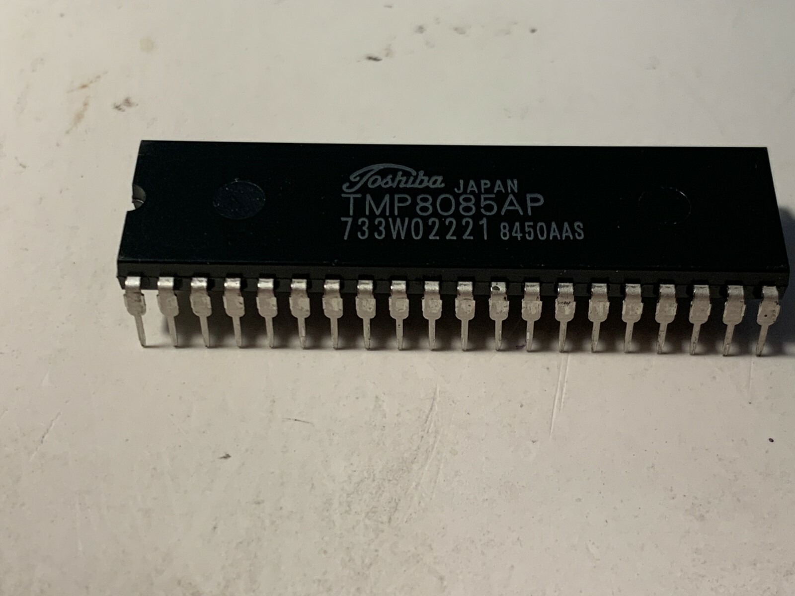 TMP8085AP, TOSHIBA 8-BIT, 5MHz, MICROPROCESSOR, DIP-40.