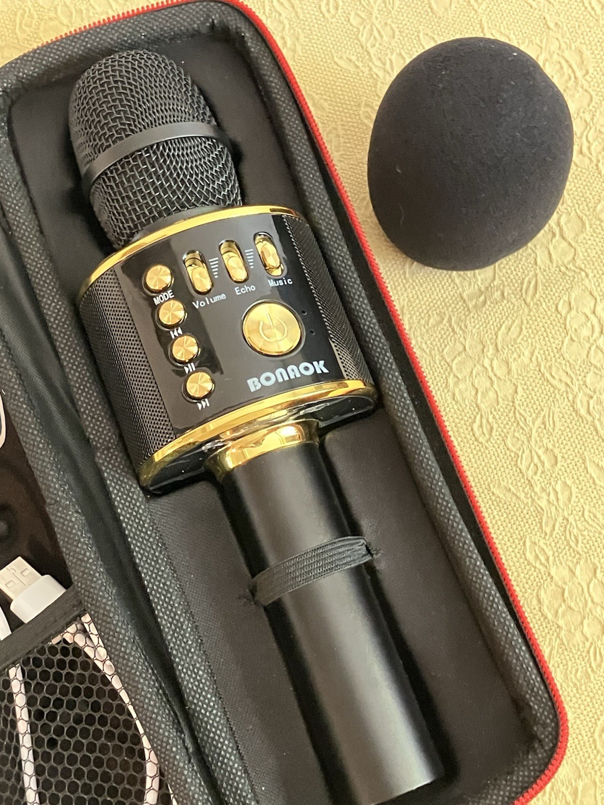 Bonaok Wireless Karaoke Bluetooth Microphone Mic & Case & Charging Cord Tested