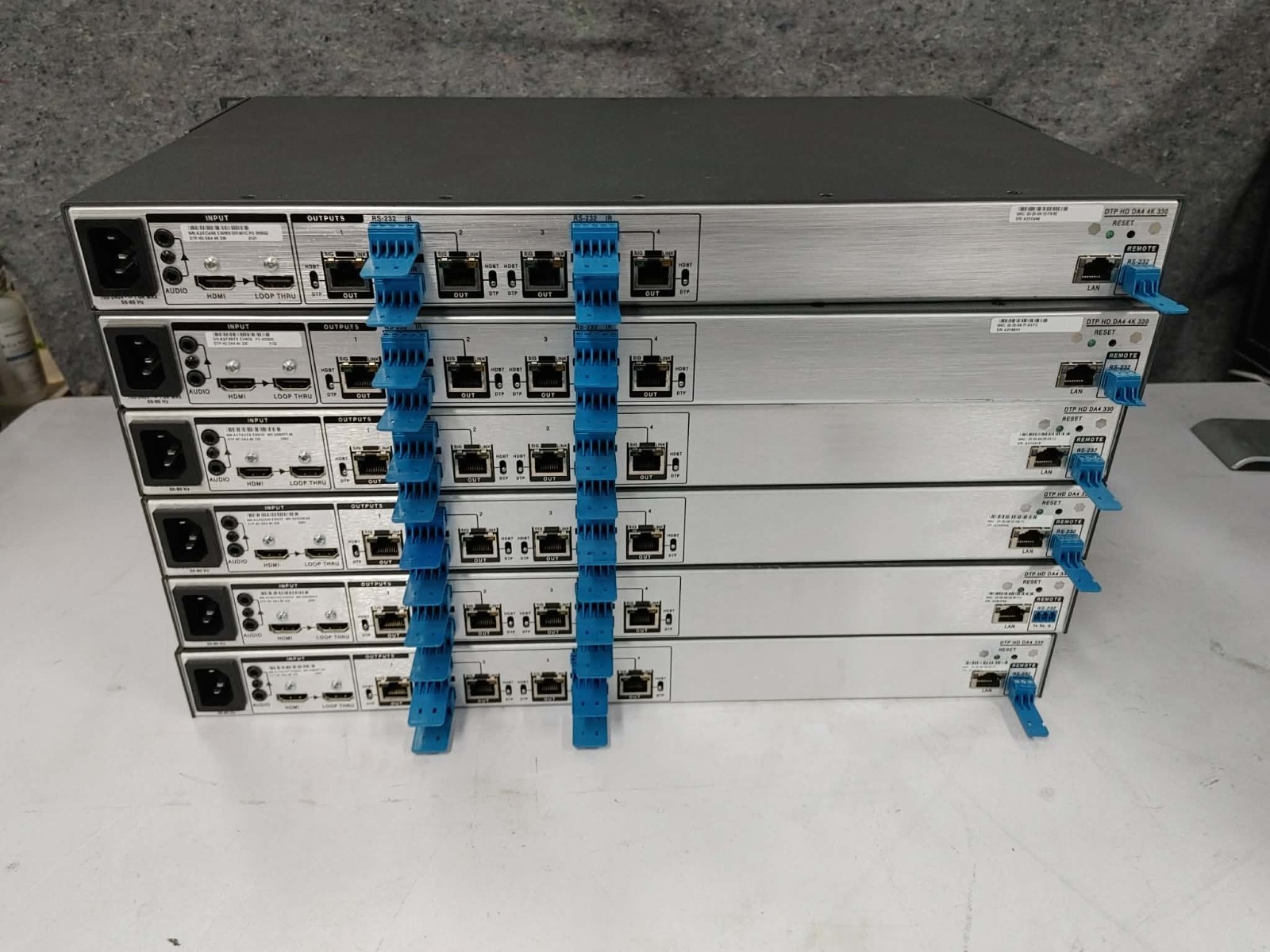 Extron DTP HD DA4 SERIES 4K 330 DTP Distribution Amplifier