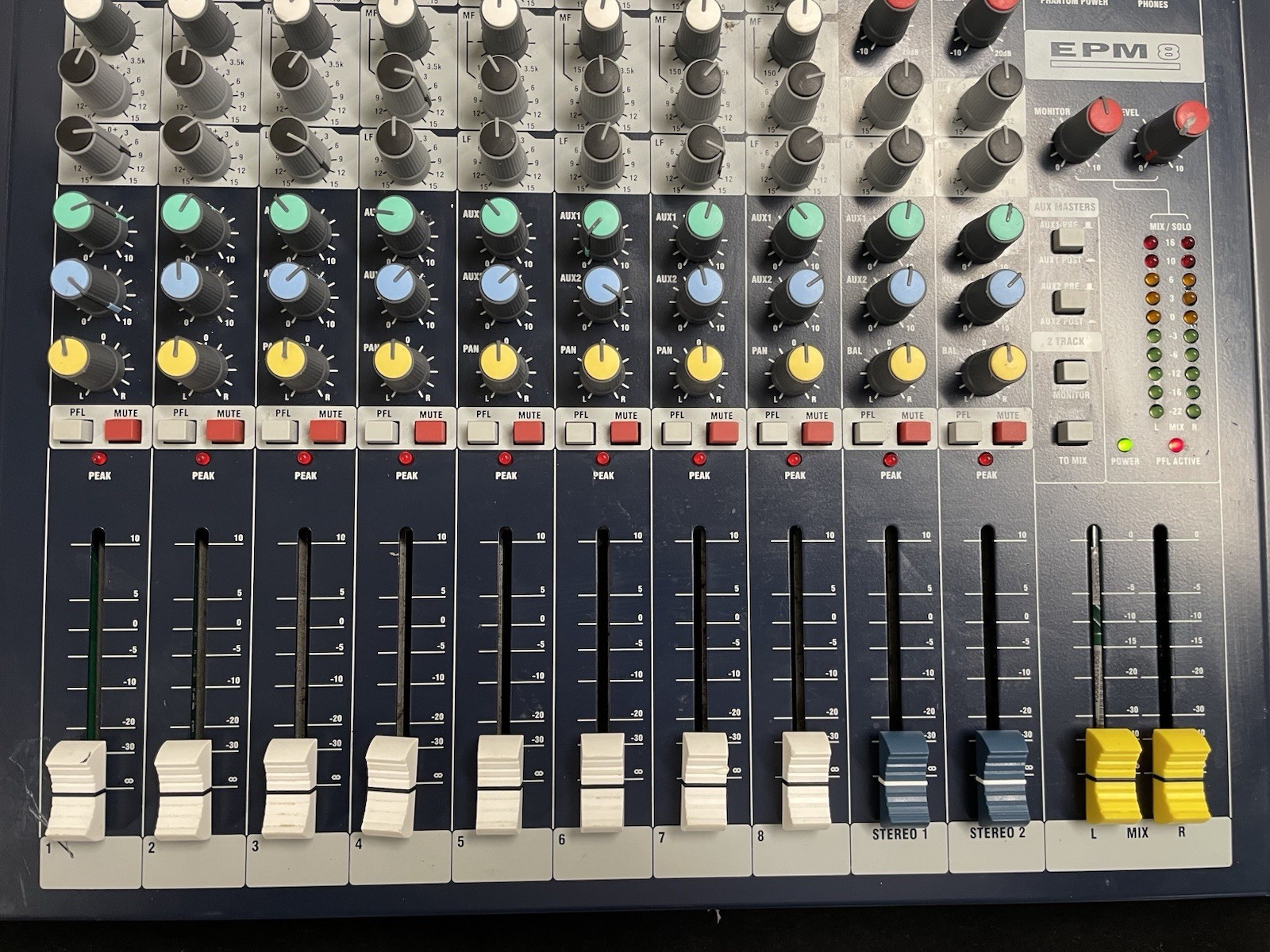 Soundcraft EPM8 8-Channel Multi-Format Mixer