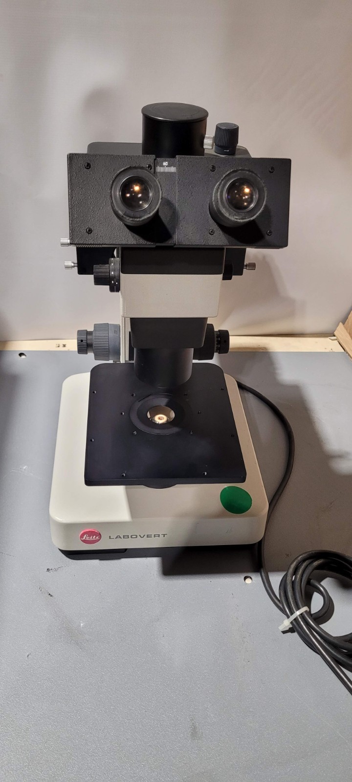 Leitz Labovert Inverted Microscope w/ 4 x Objectives