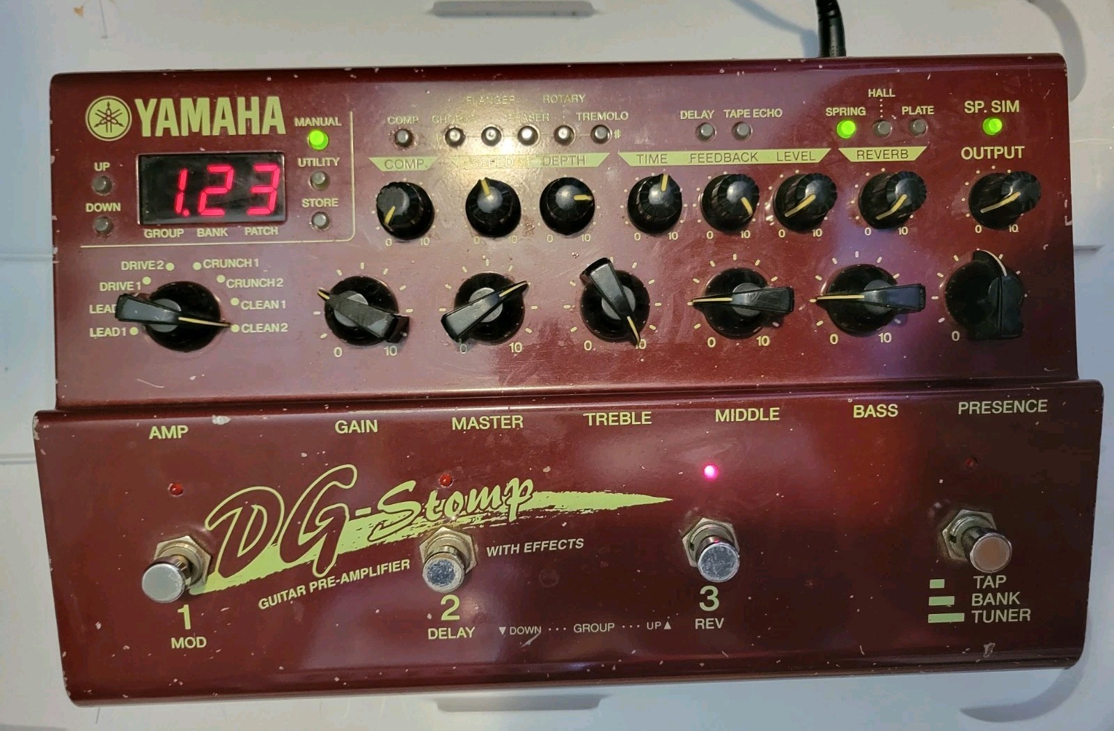 Yamaha DG Stomp Guitar Preamp Multi Effects Processor Pedal + Power Supply