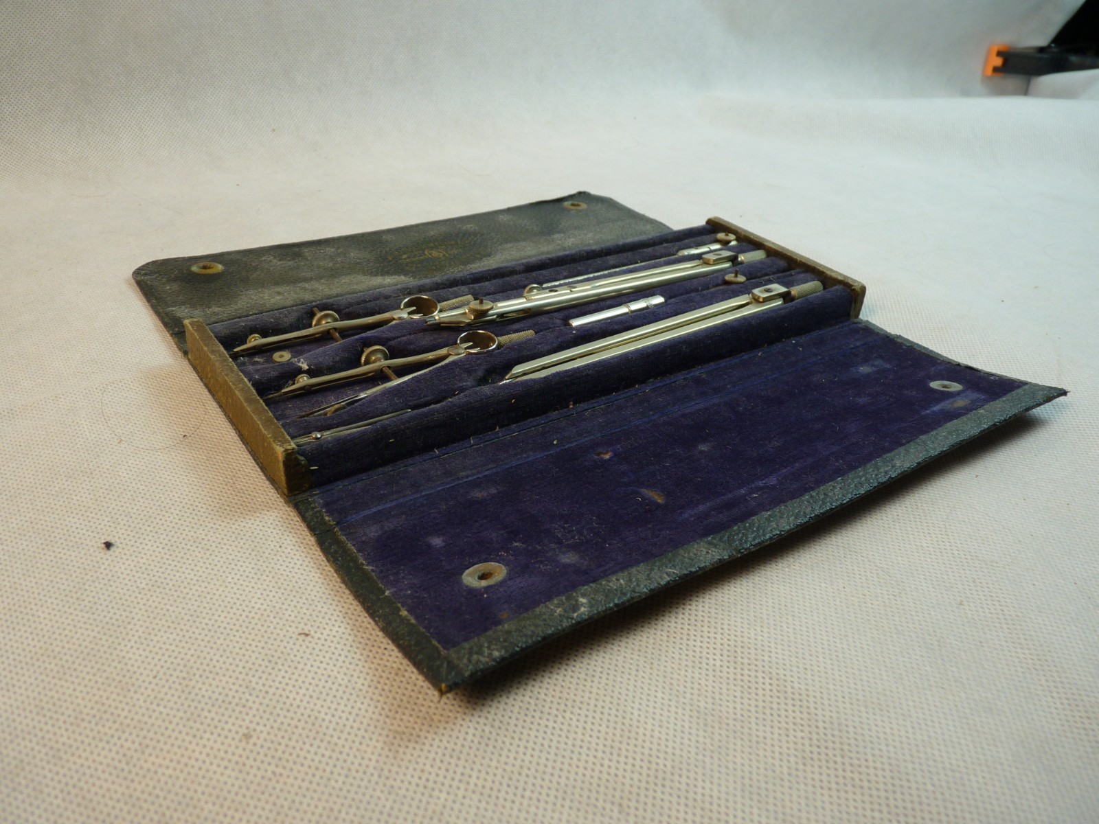 CASED VINTAGE A.G THORNTON "TECHSET" DRAUGHTSMAN'S TECHNICAL DRAWING INSTRUMENTS