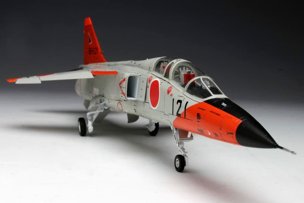 Platz 1/72 air SDF supersonic advanced exercise machine t-2 model car
