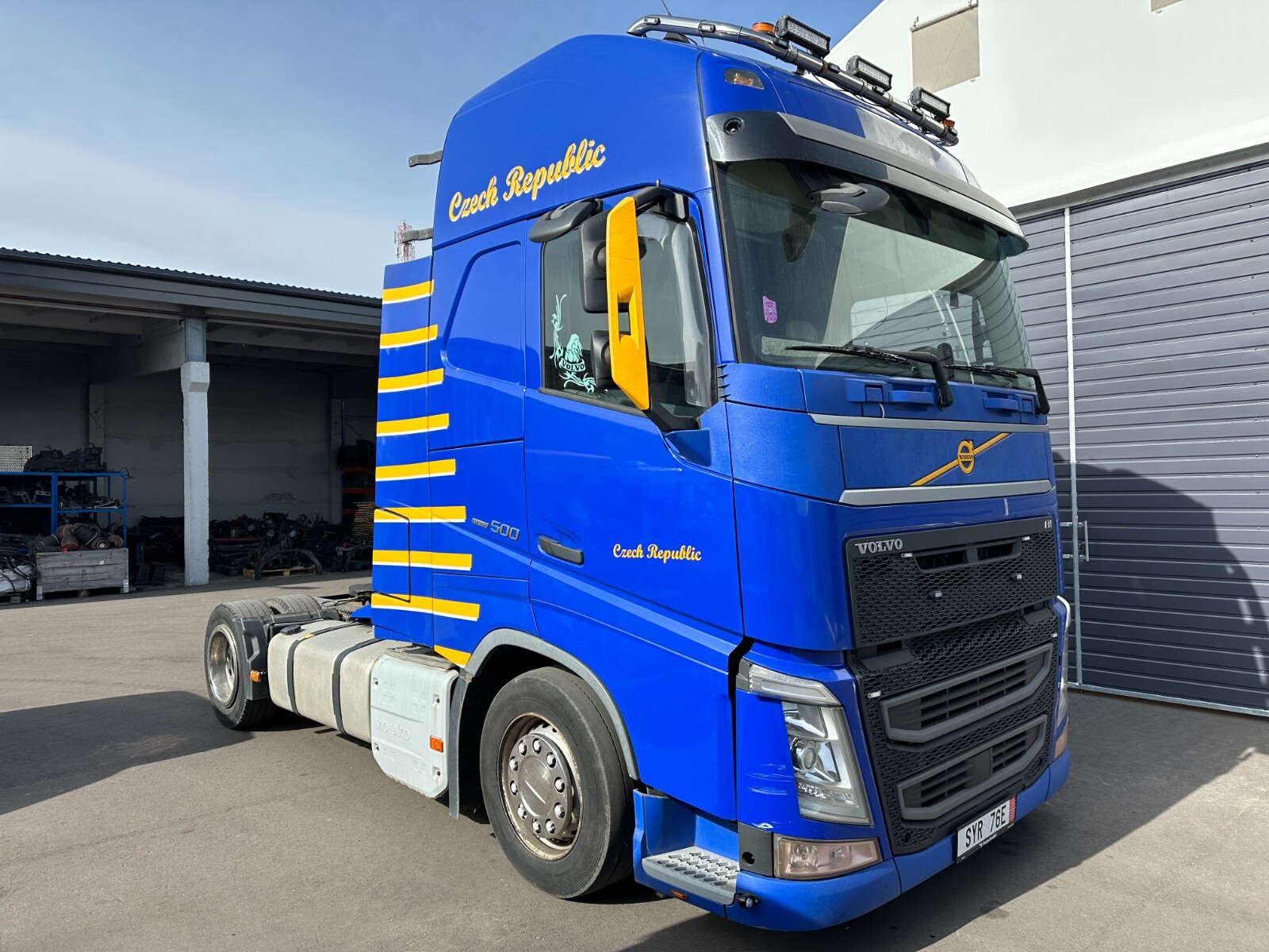 2015 VOLVO FH4 EURO6 for breaking. Big stock of parts available.