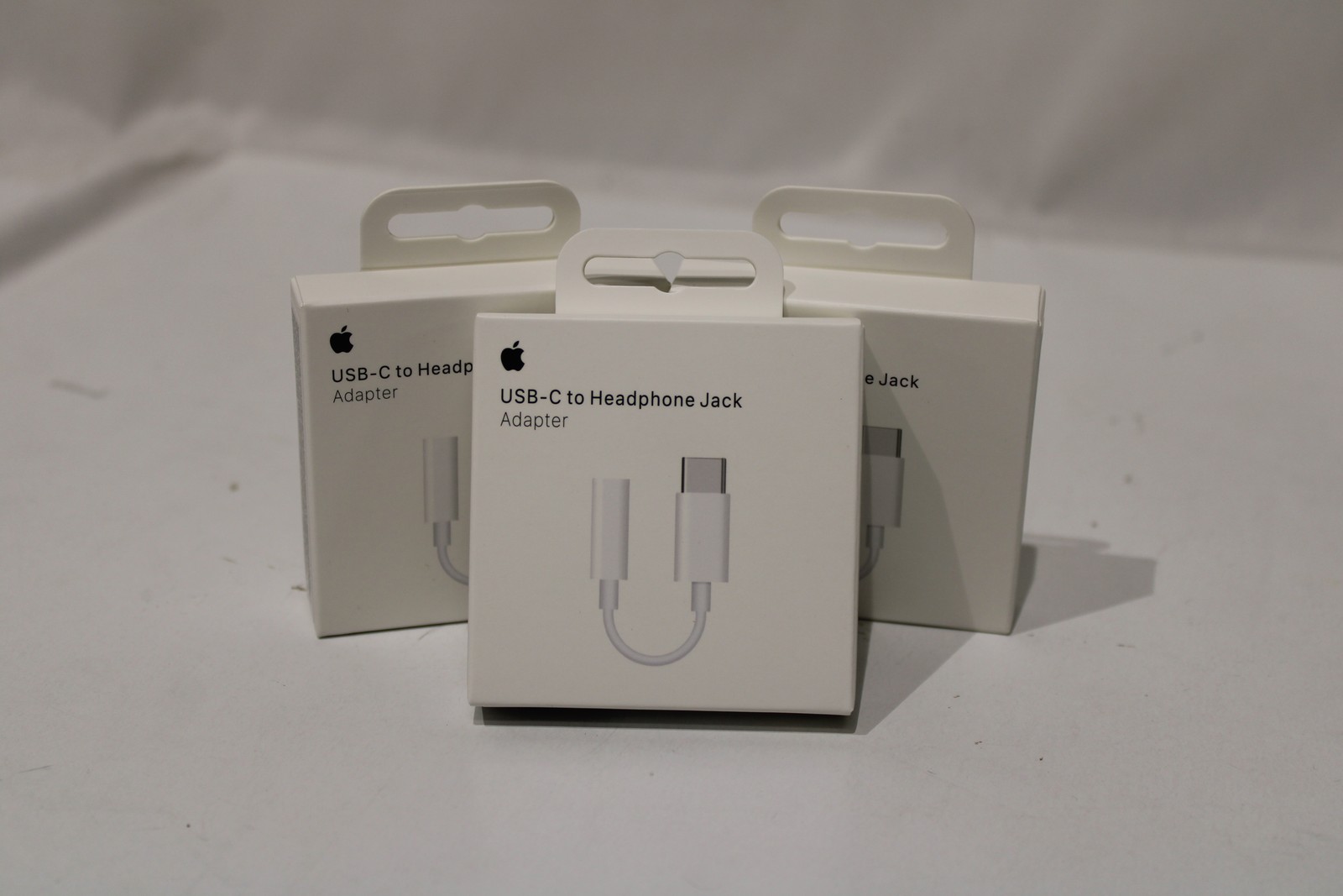 1x Apple - USB-C to Headphone Jack Adapter - 3.5 mm - MW2Q3AM/A - OEM