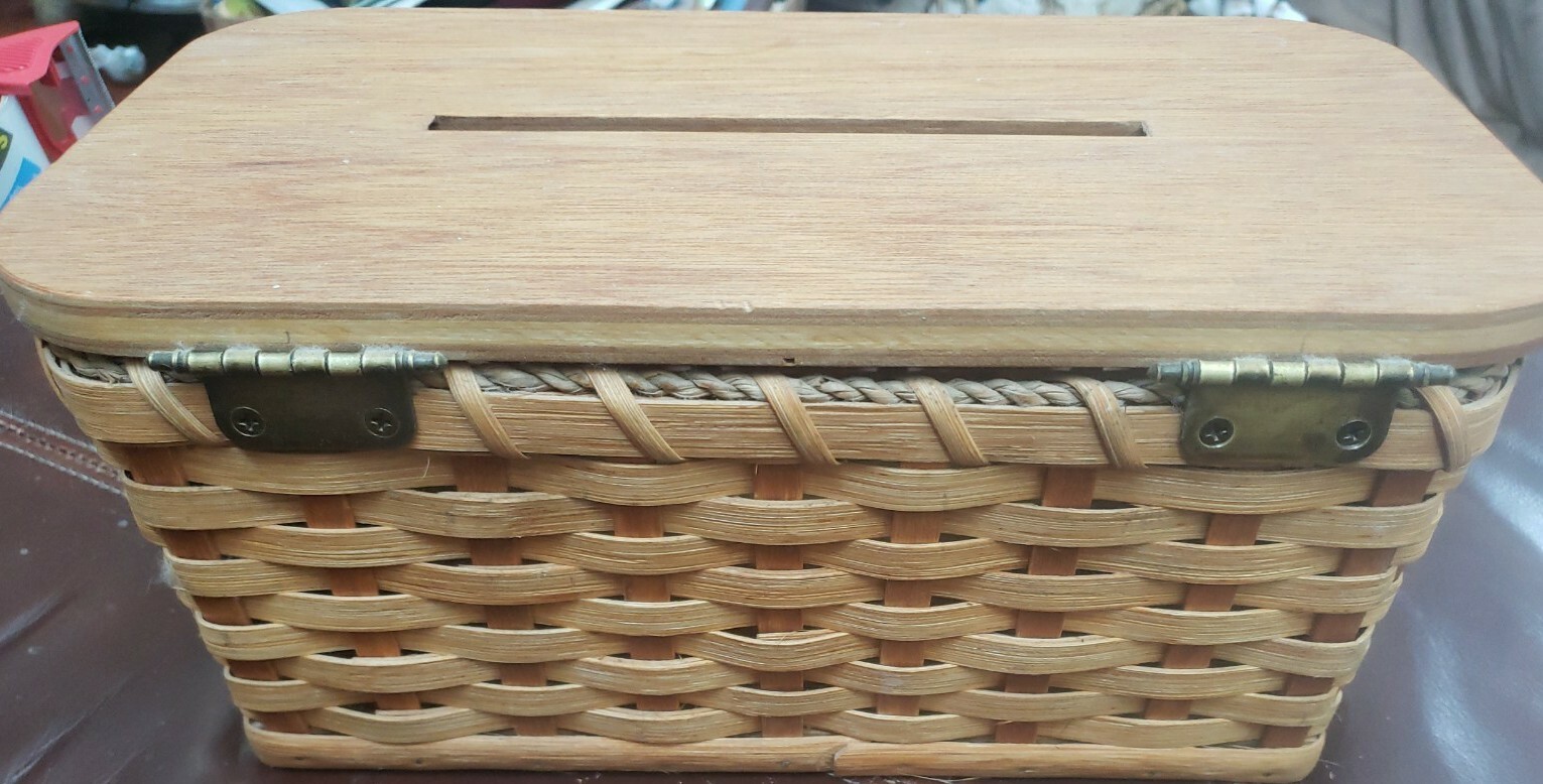 Vintage Gingirich Amish tissue basket