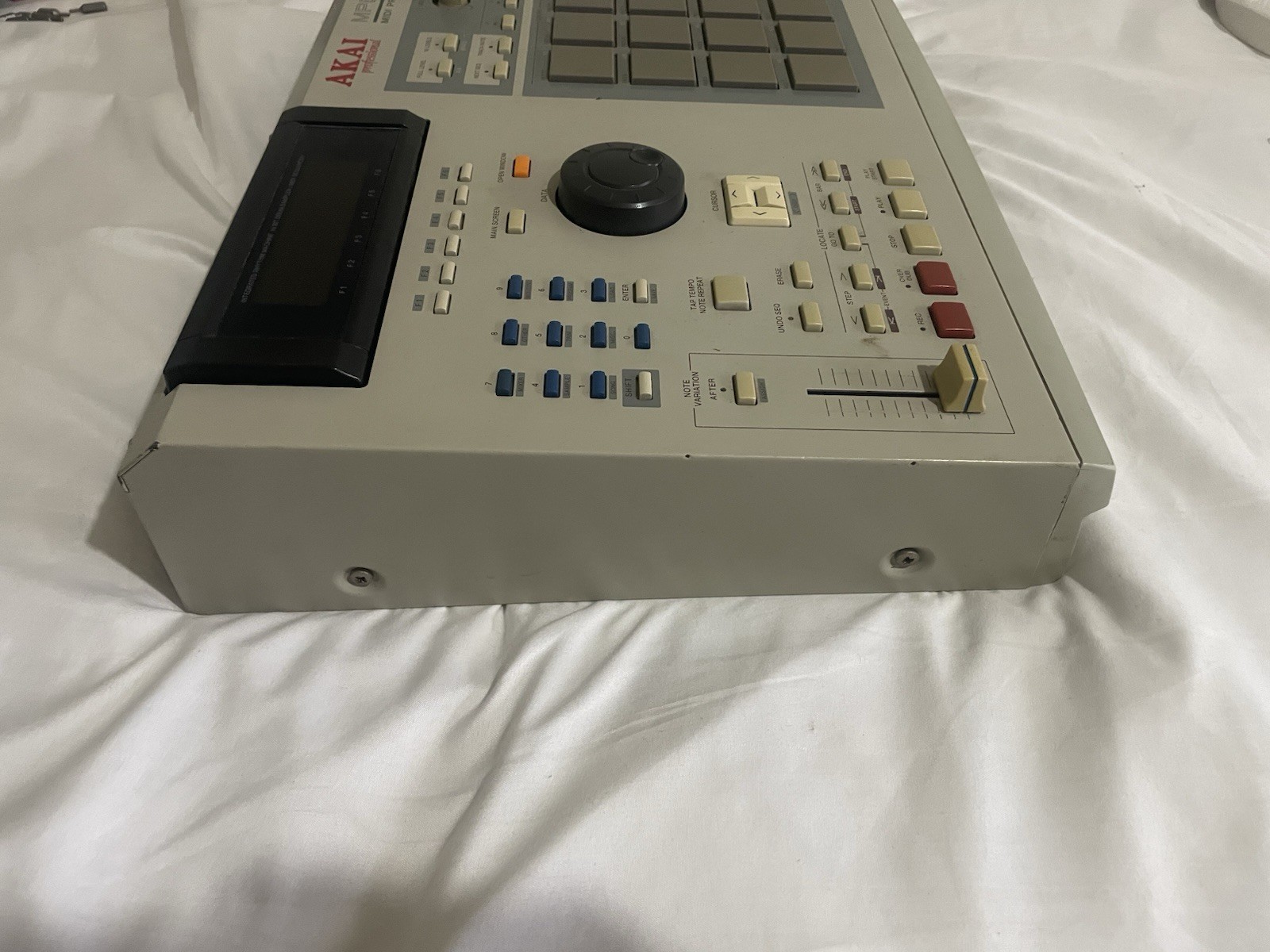 Akai MPC 2000XL