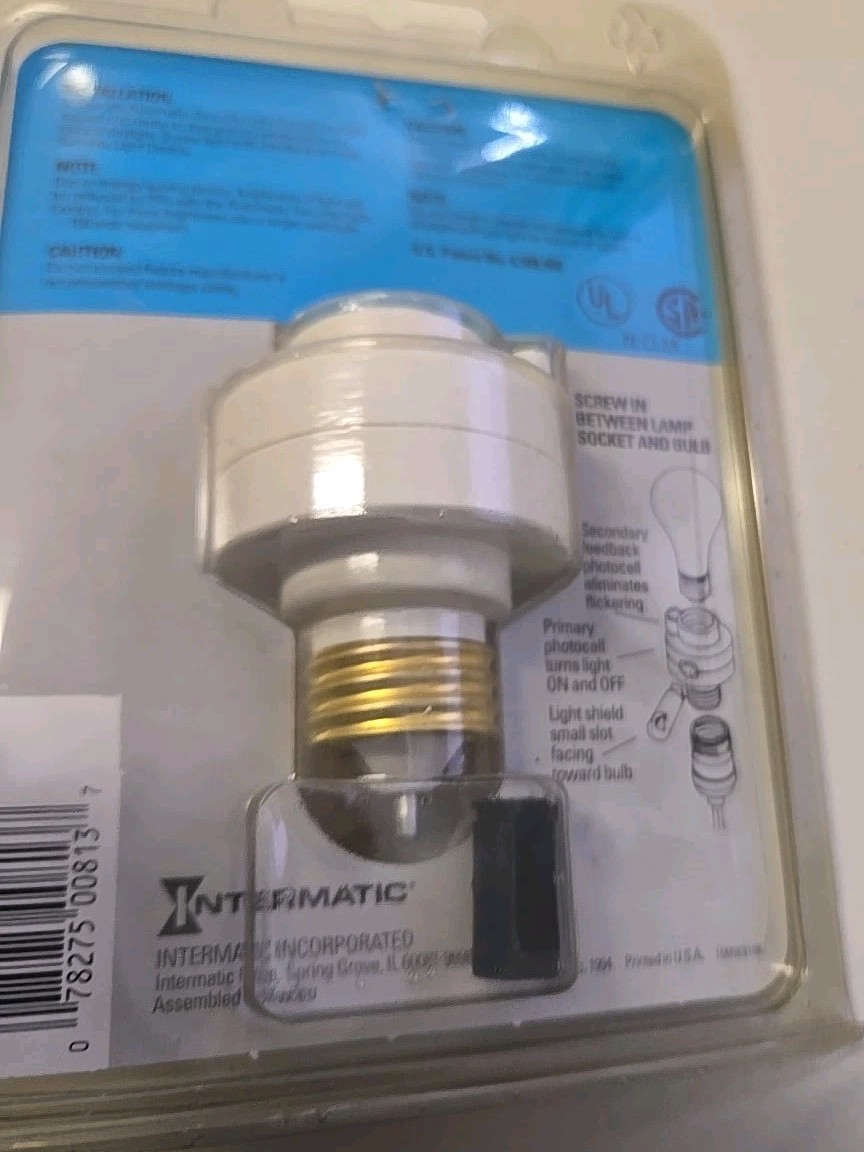 Intermatic Dusk-Dawn Automatic Light Control Sensing Socket Converter #NE2C New!