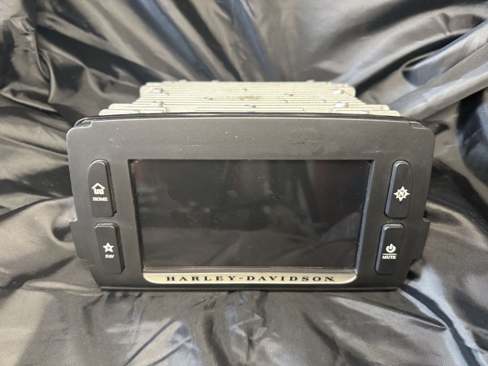 17-24 HARLEY FLHTCUTG Tri GLIDE ULTRA BOOM! 6.5GT INFOTAINMENT RADIO 76000076C
