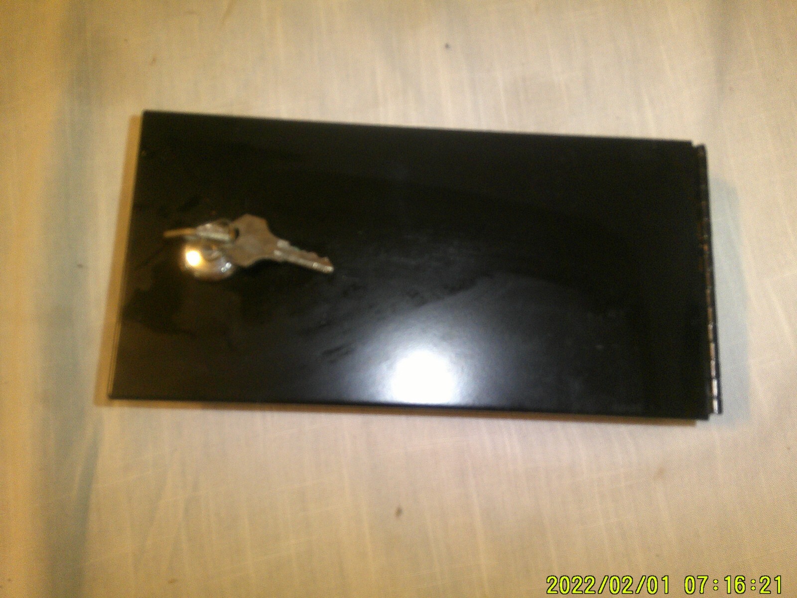 SMALL METAL LOCK BOCWITH KEY CASH JEWLERY ETC