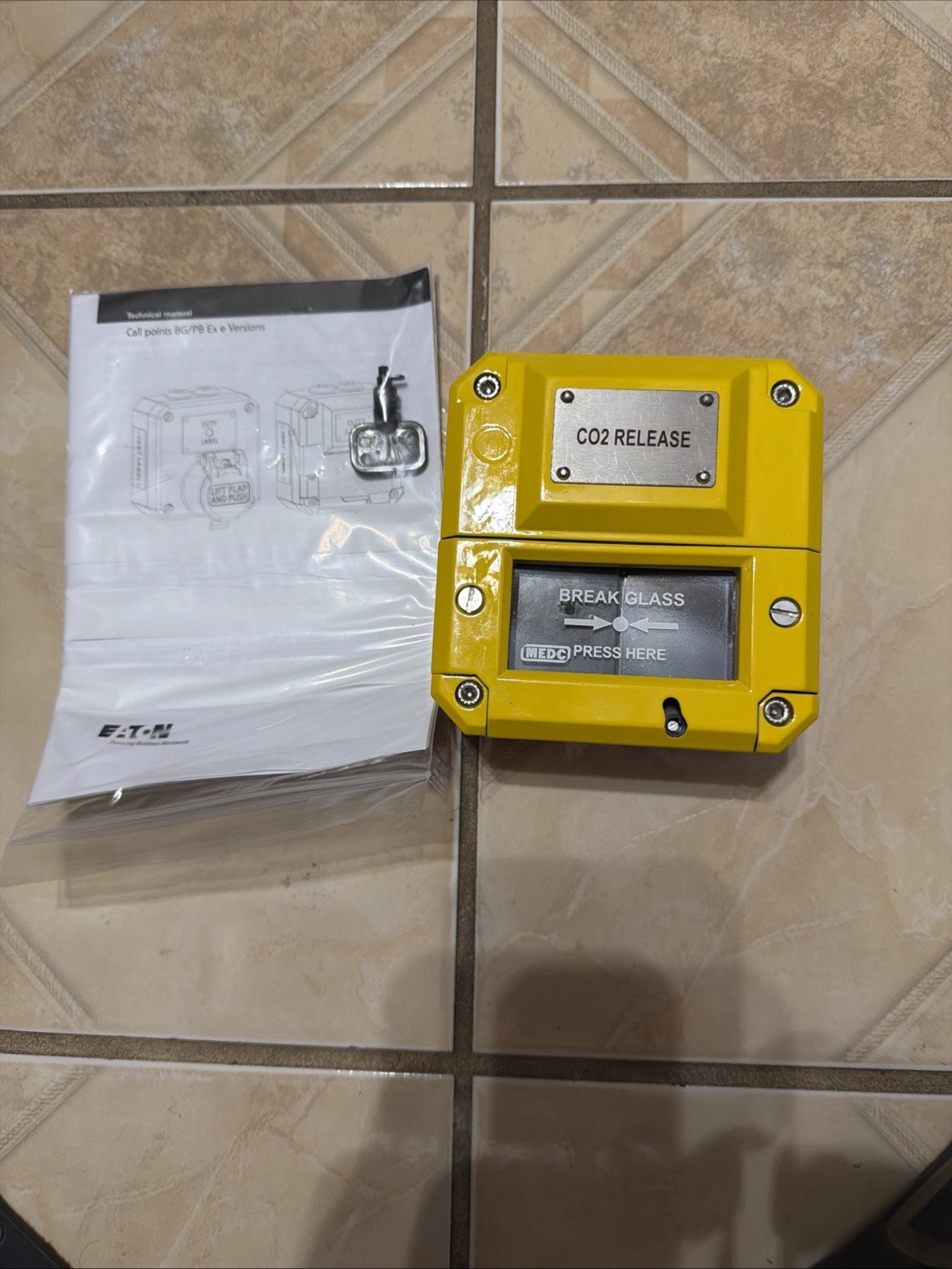 Eaton MEDC BG/PB Ex CO2 Release Break Glass Call Point w/ Key Instructions