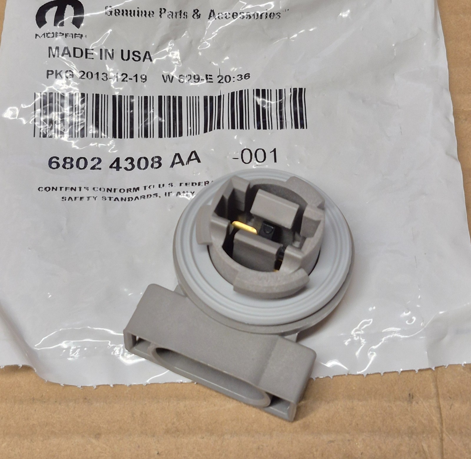 2001-2010 Chrysler PT Cruiser NEW Genuine MoPar STOP TURN MARKER LAMP SOCKET