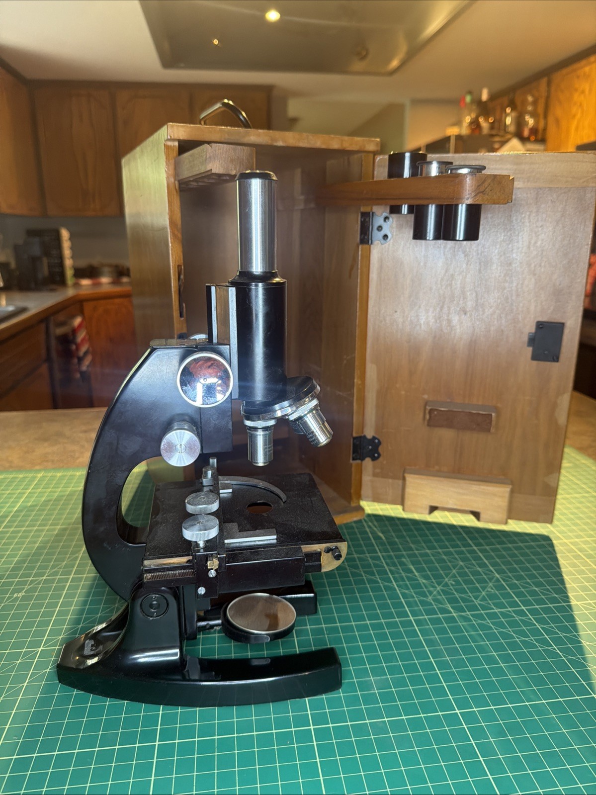 1940'S BAUSCH & LOMB MICROSCOPE W/CASE AND EXTRA OBJECTIVES