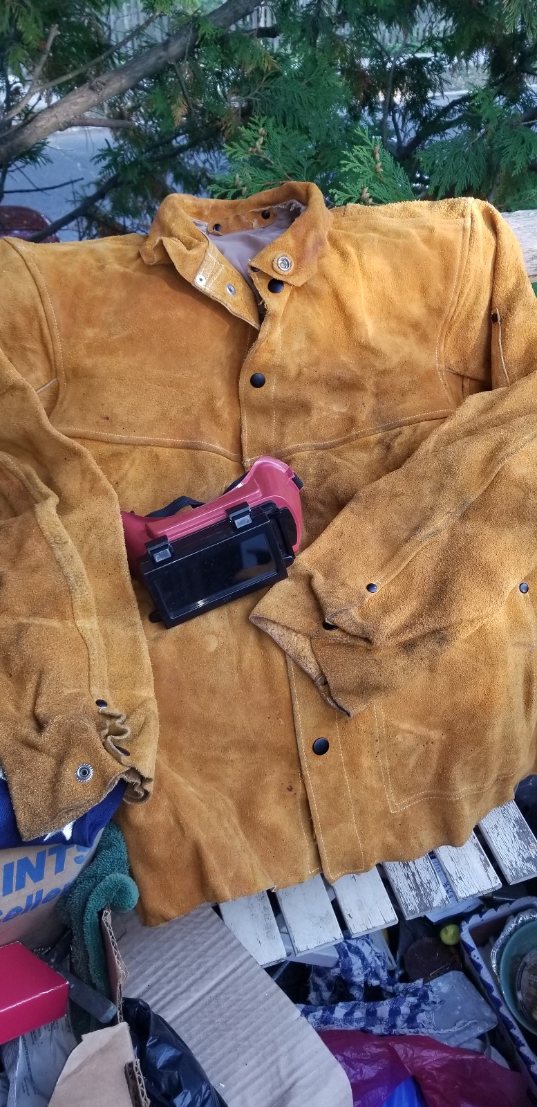 SUEDE WELDING JACKET AND JACKSON SAFETY GOGGLES  SIZE MEDIUM
