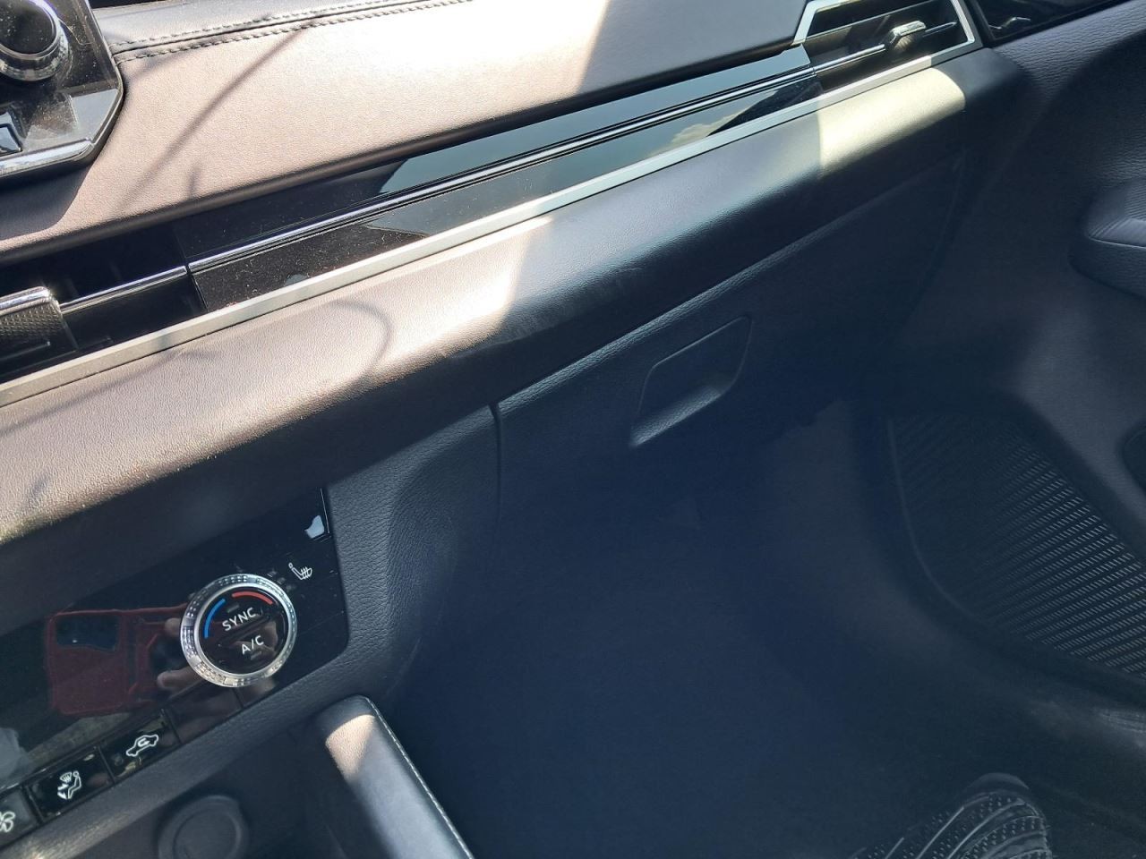 OUTLANDER 2023 Glove Box 4776795