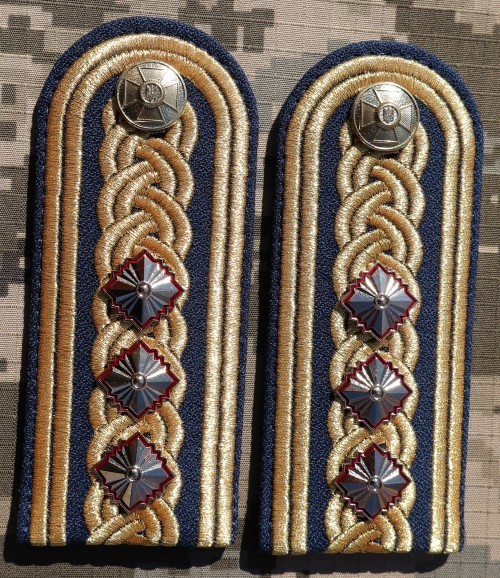 Ukrainian Air Force dress shoulder boards for rank of Colonel