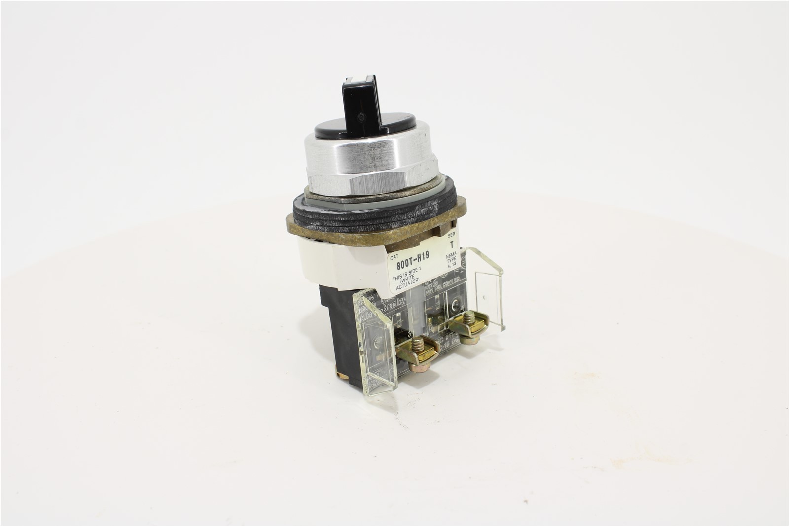 Allen-Bradley 800T-H19D1 Selector Switch | 2-Position | Spring Return | 1 NO