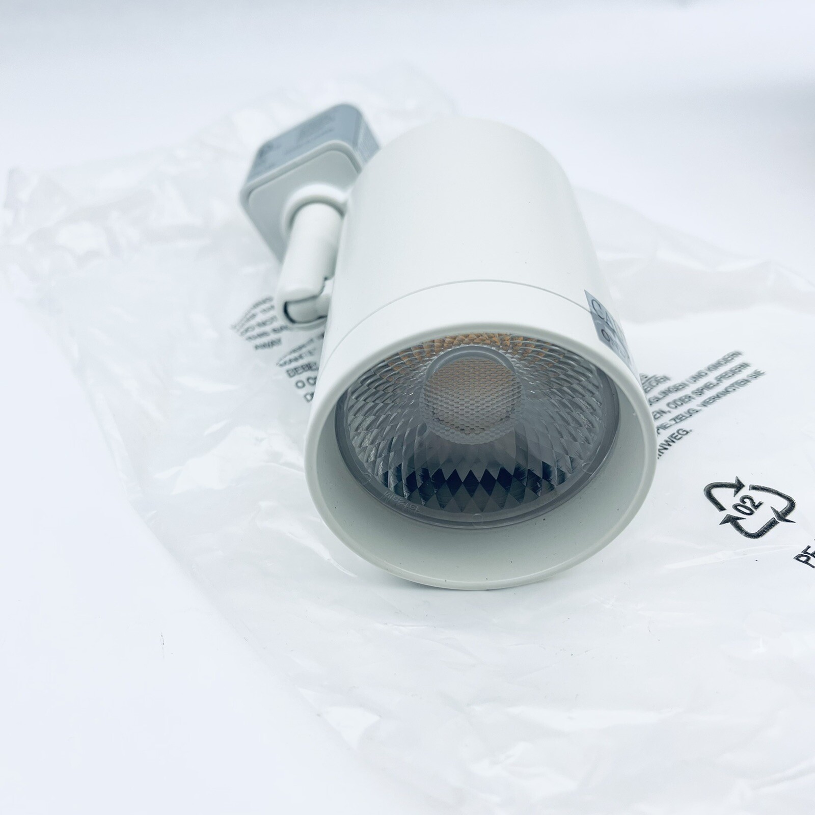 SATCO TH47, 1 LIGTH LED MODULE 12W TRACK HEAD SMALL CYLINDER WHITE 36 DEG, BEAM