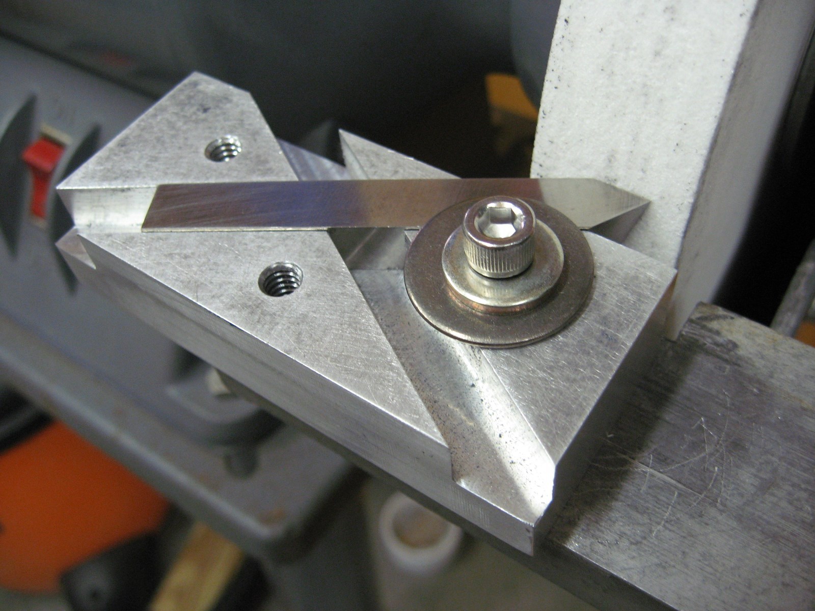 Lathe Tool Bit Grinding Jig, 60 Degree Grinding Jig for 3/8" Thread Cutting Bits