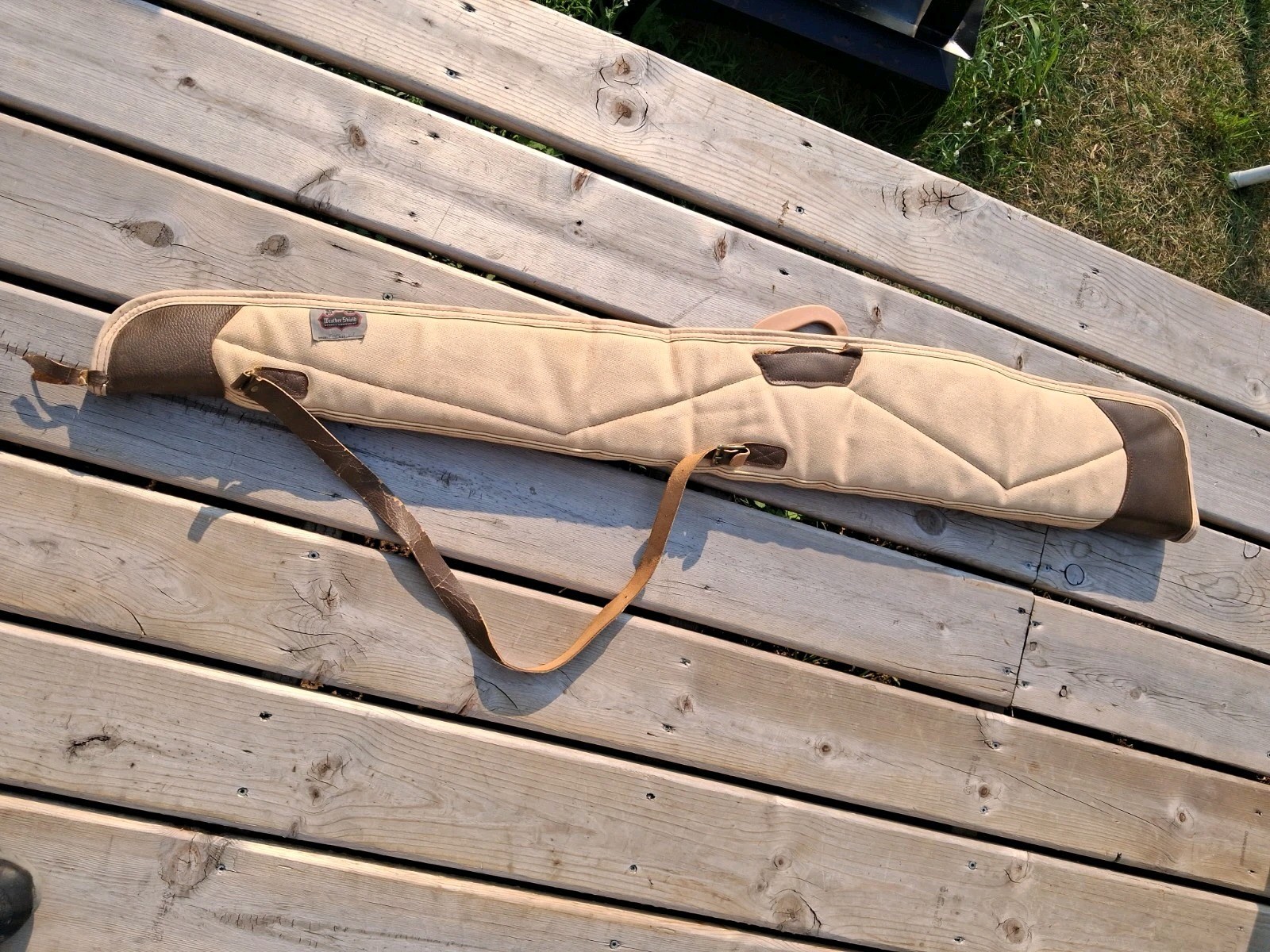 Weather shield sports equipment rifle case model F809 size 48 Missing 1 Handle