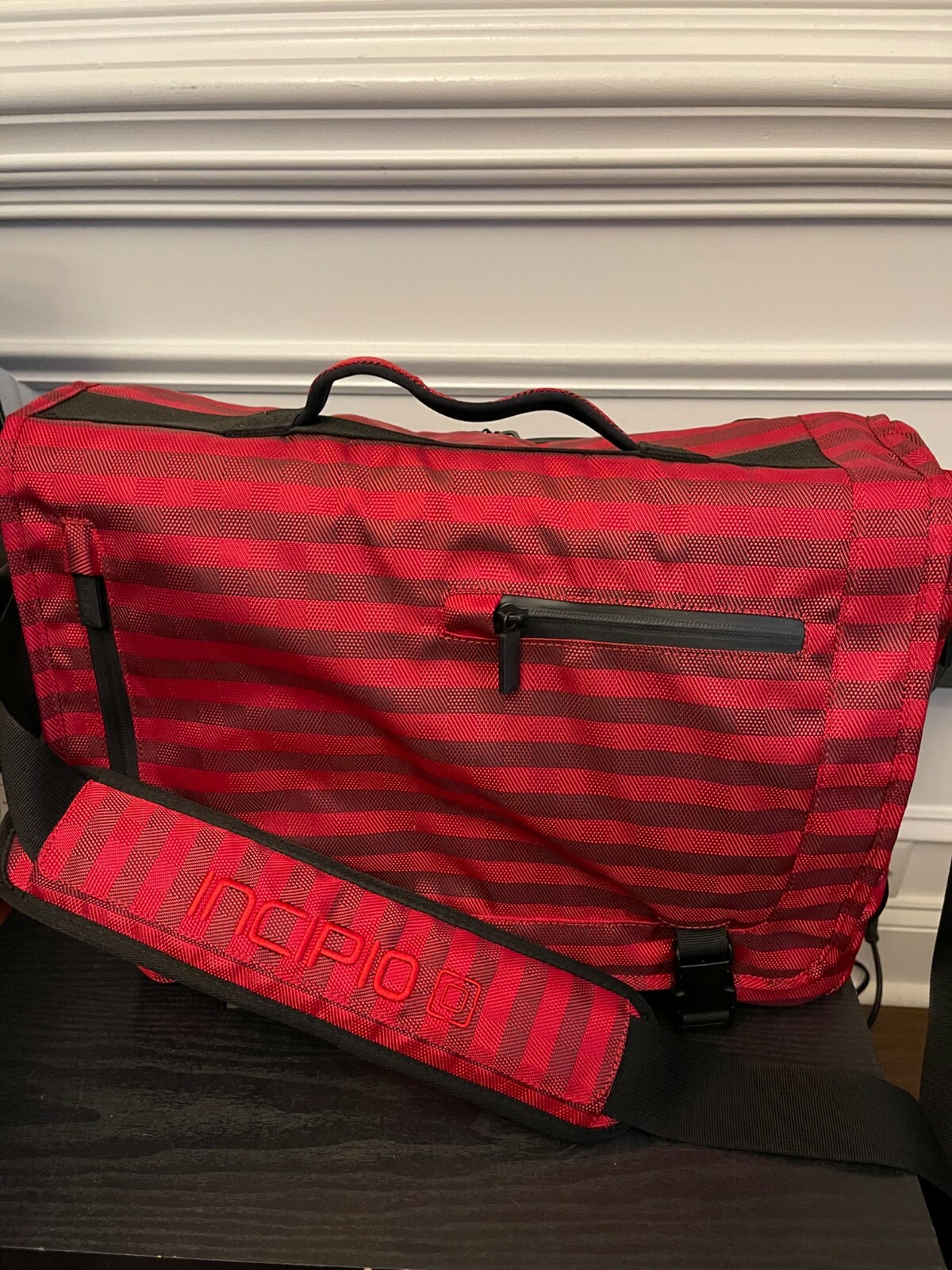 Incipio Weekender Suitcase Nylon Travel Bag Tote Backpack Strap Red