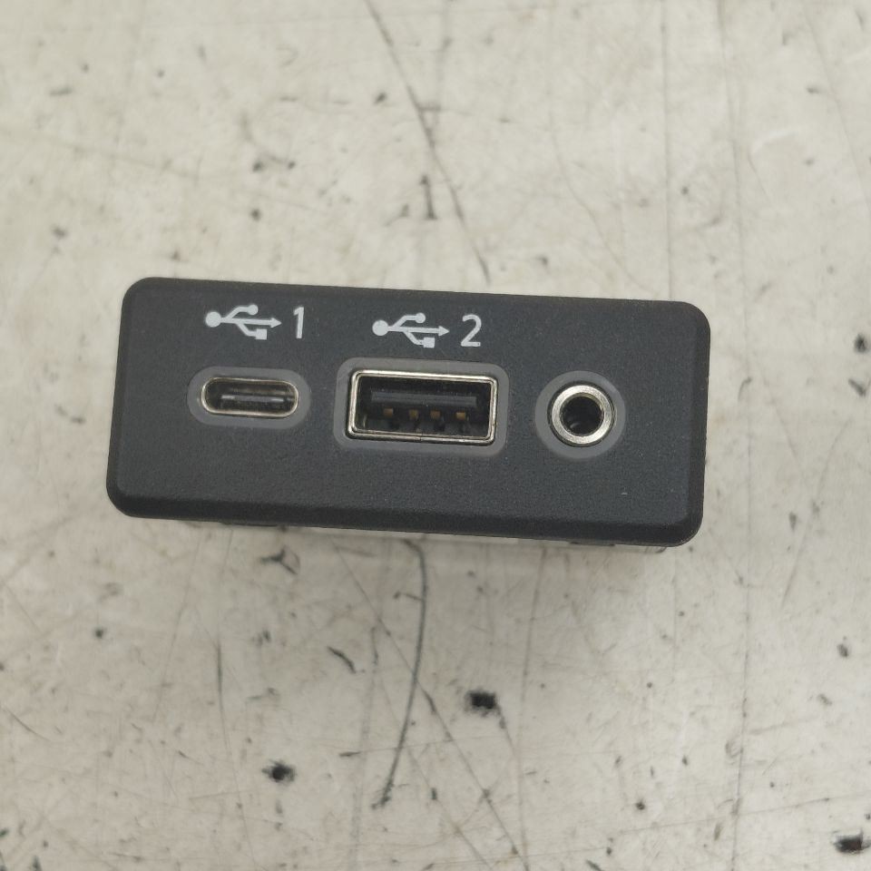 Nissan Murano USB Plug In Hub Port  2020 2021 2022 2023