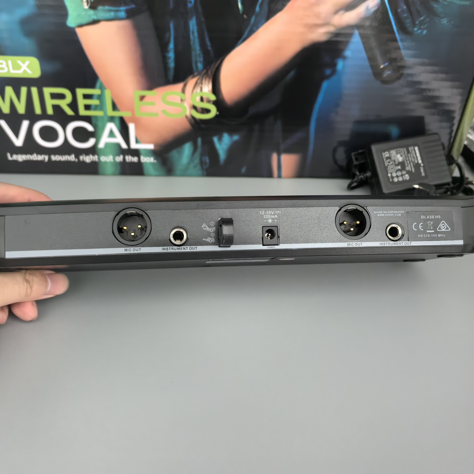 New BLX288/BETA58A Wireless microphone system with 2 microphones