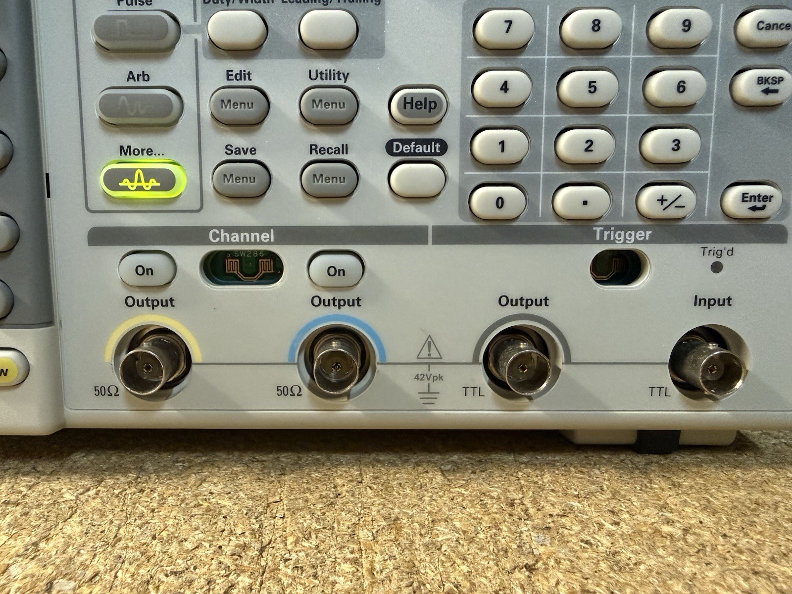 Tektronix AFG3022B Dual Channel Arbitrary Function Generator READ