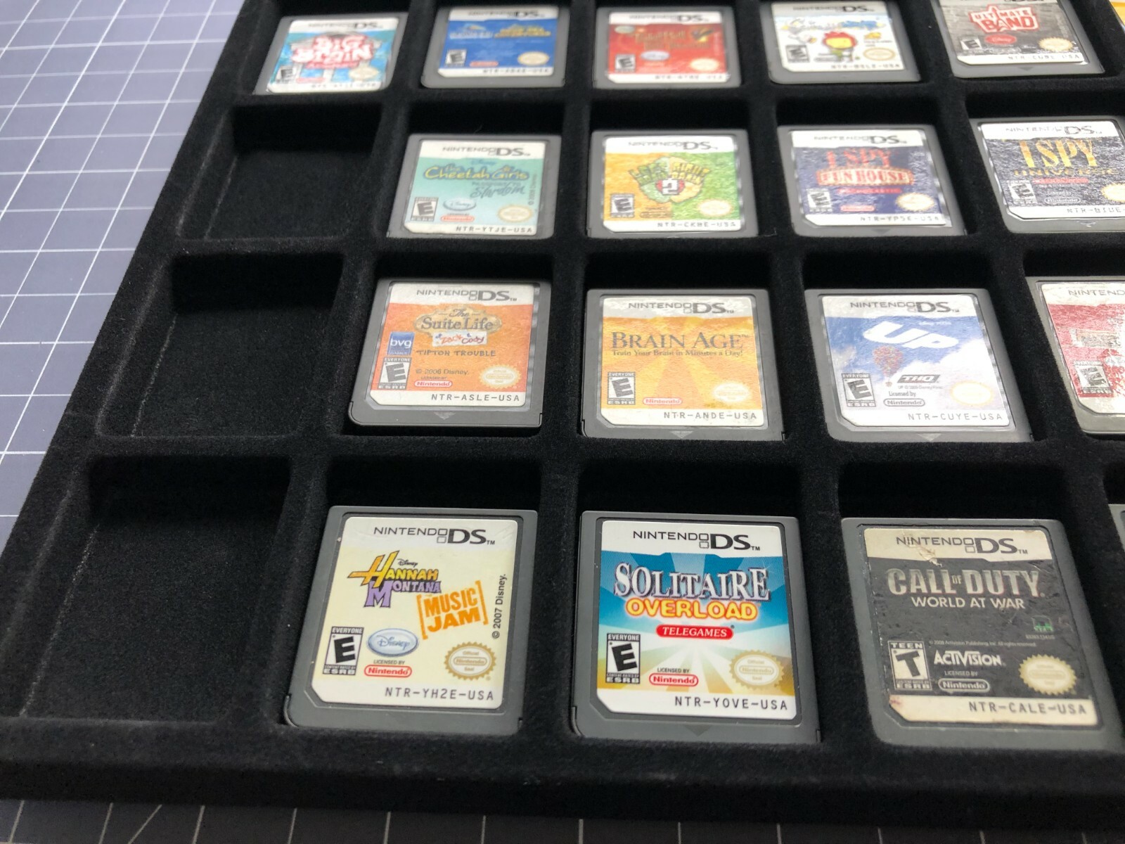 Nintendo DS / 3DS Display Tray (Case Inserts) (Holds 32 Games) NEW