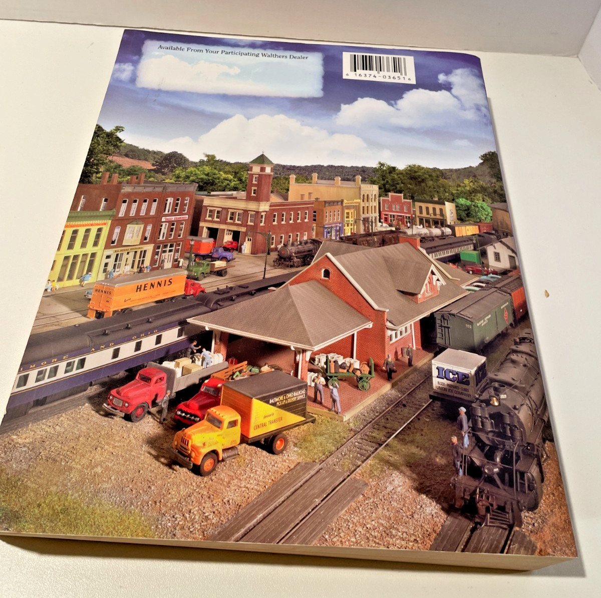 Vintage Walthers HO 2006 Model Railroad Reference Book