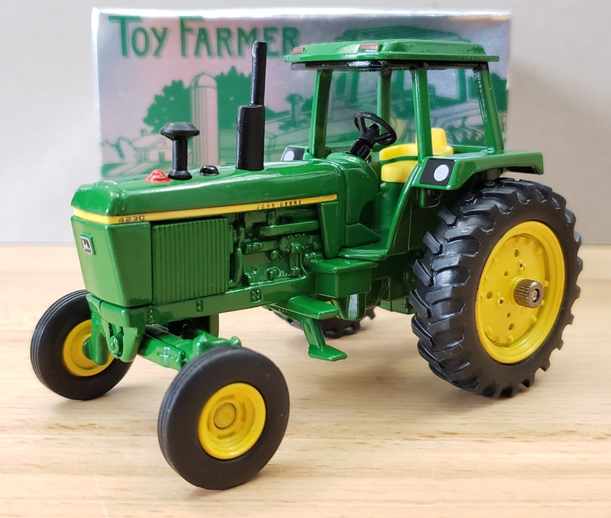 Ertl Toy Farmer John Deere 4230 Diesel Tractor with 4-Post Roll Gard 1:43