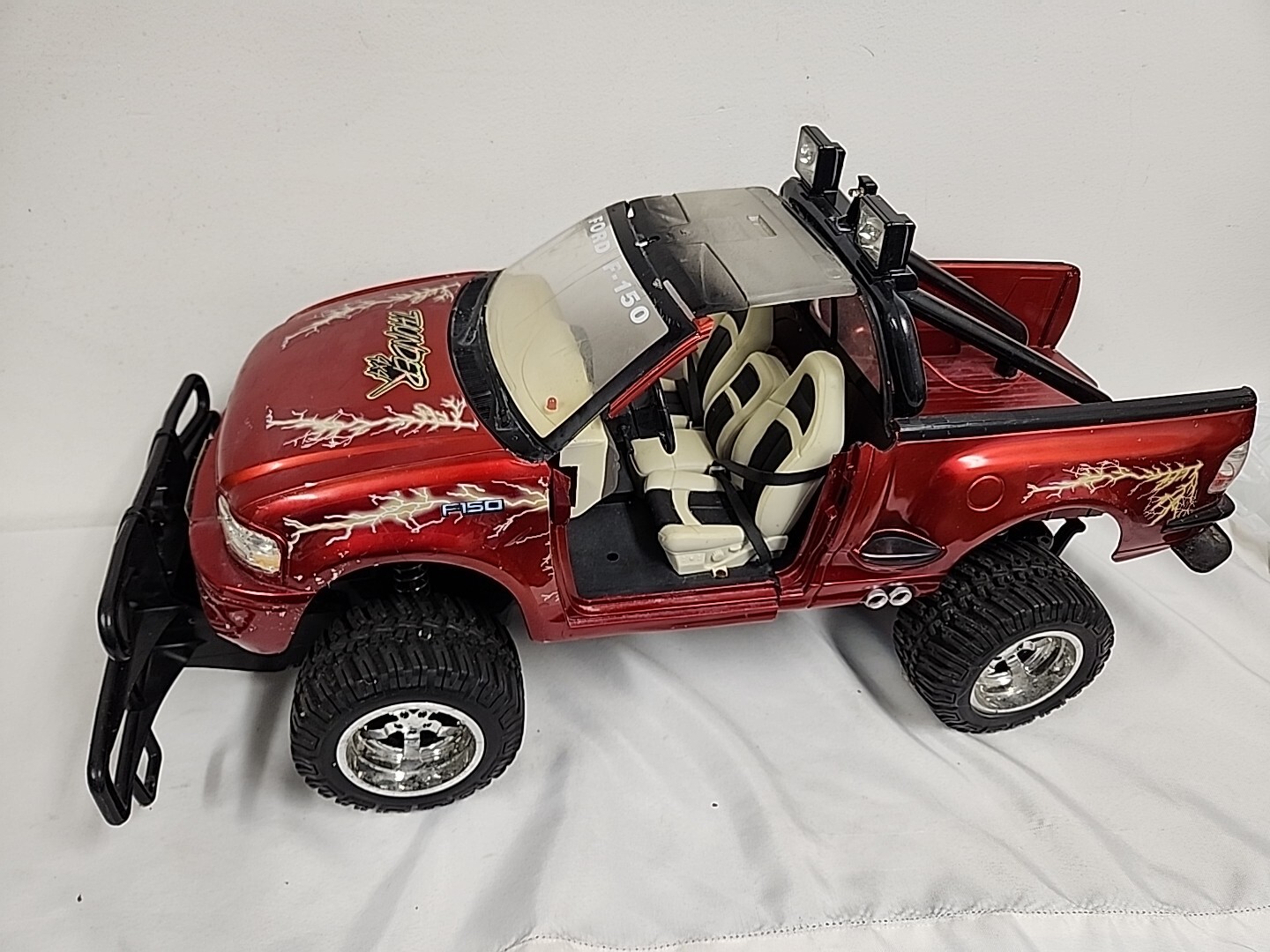 New Bright 1:6 Scale ( 29” ) FORD F-150 THUNDER 4x4 PARTS REPAIR TRUCK