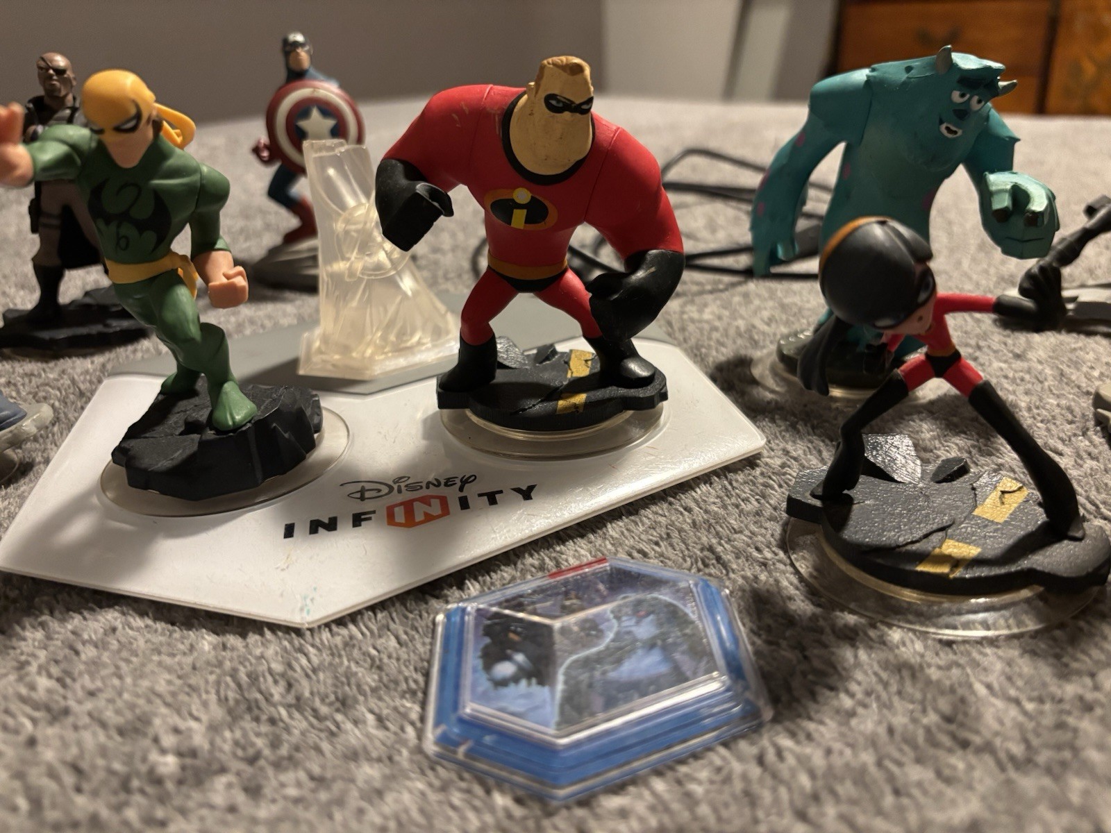 Disney Infinity Base And 9 Figure + 2 Play Set Pieces Lot Set