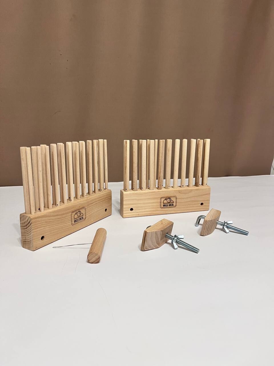 Mini peg loom for easy weaving
