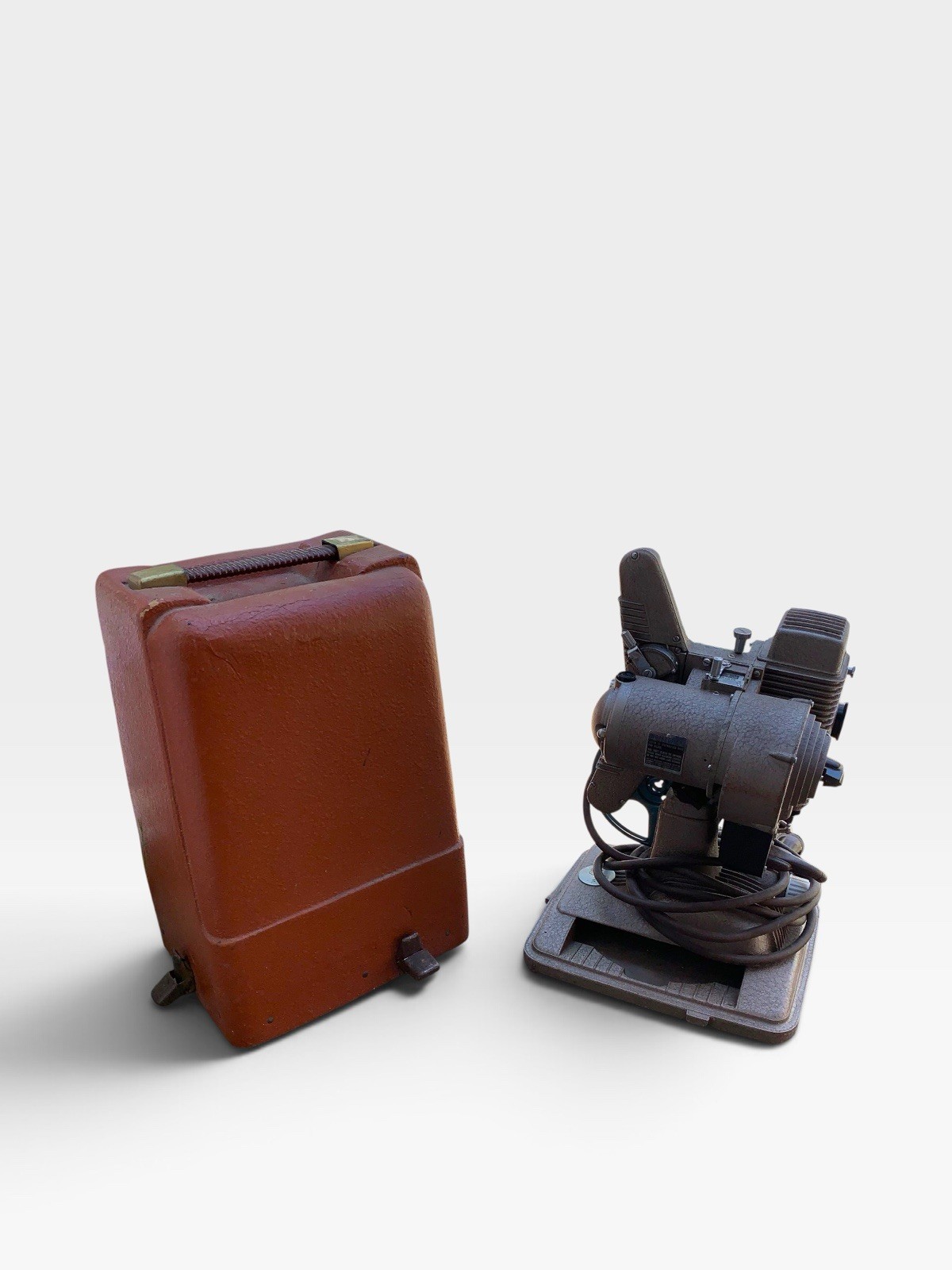 VINTAGE Revere Model 85 Movie Film Projector With Case + 8mm 2 Video Reels
