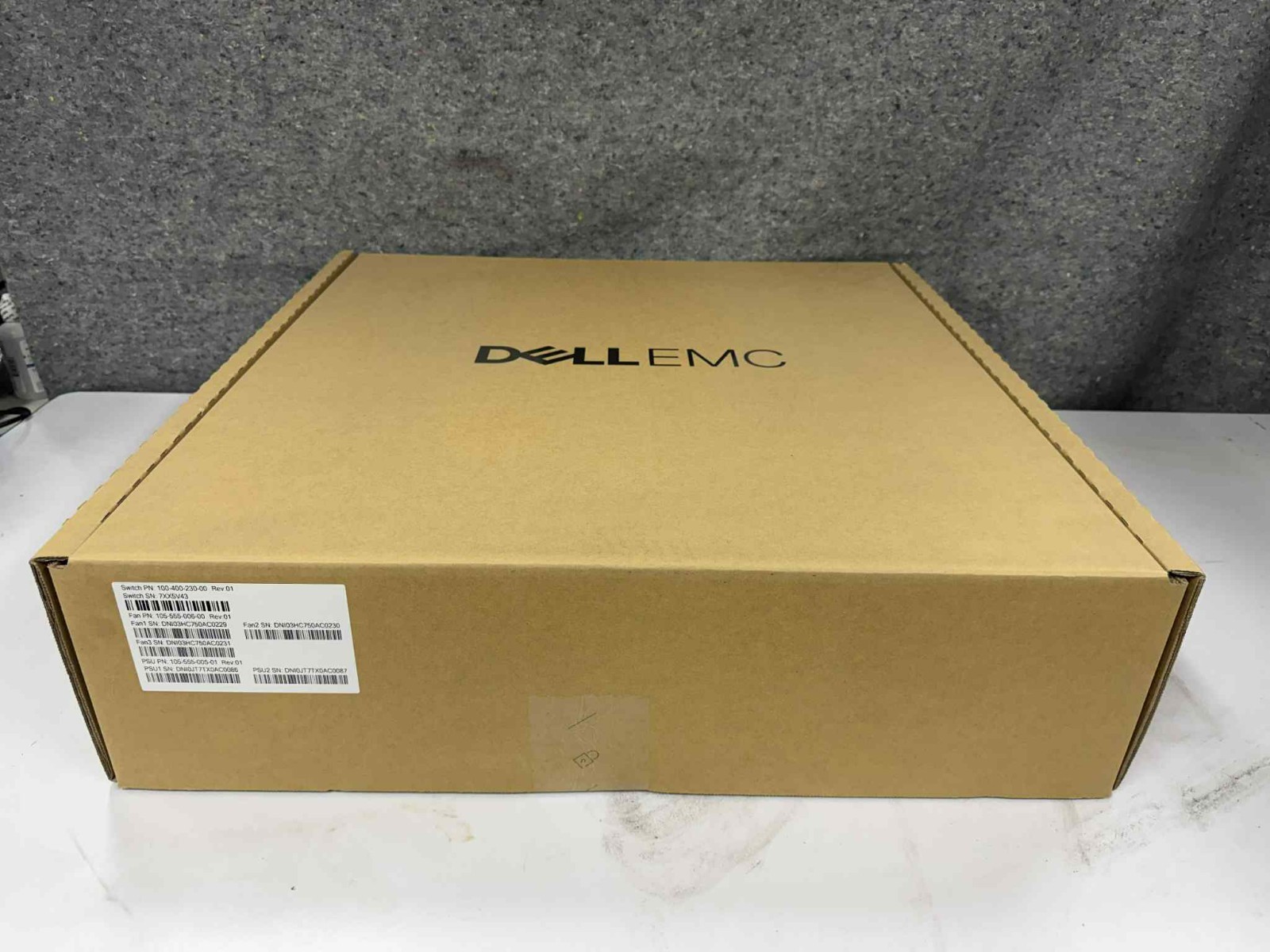 Dell EMC POWERSWITCH S4048-ON Open Network Switch 48x 10Gbs SFP+ 6x 40Gbs QSFP+
